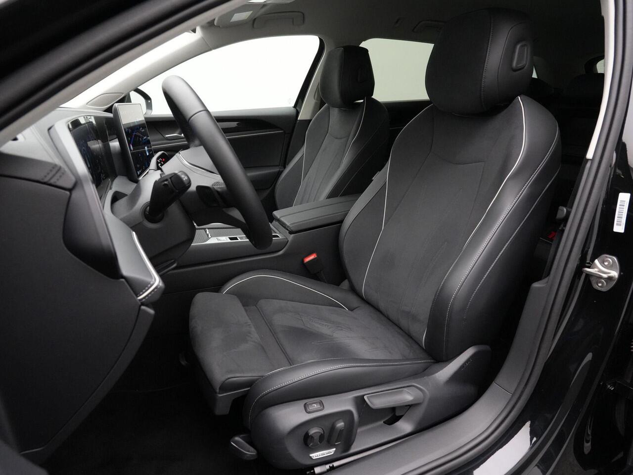 Volkswagen PASSAT Variant 1.5 eTSI 150 pk DSG Business | Trekhaak | 360 camera | Leder/alcantara | Stuur-/stoelverwarming | Massage