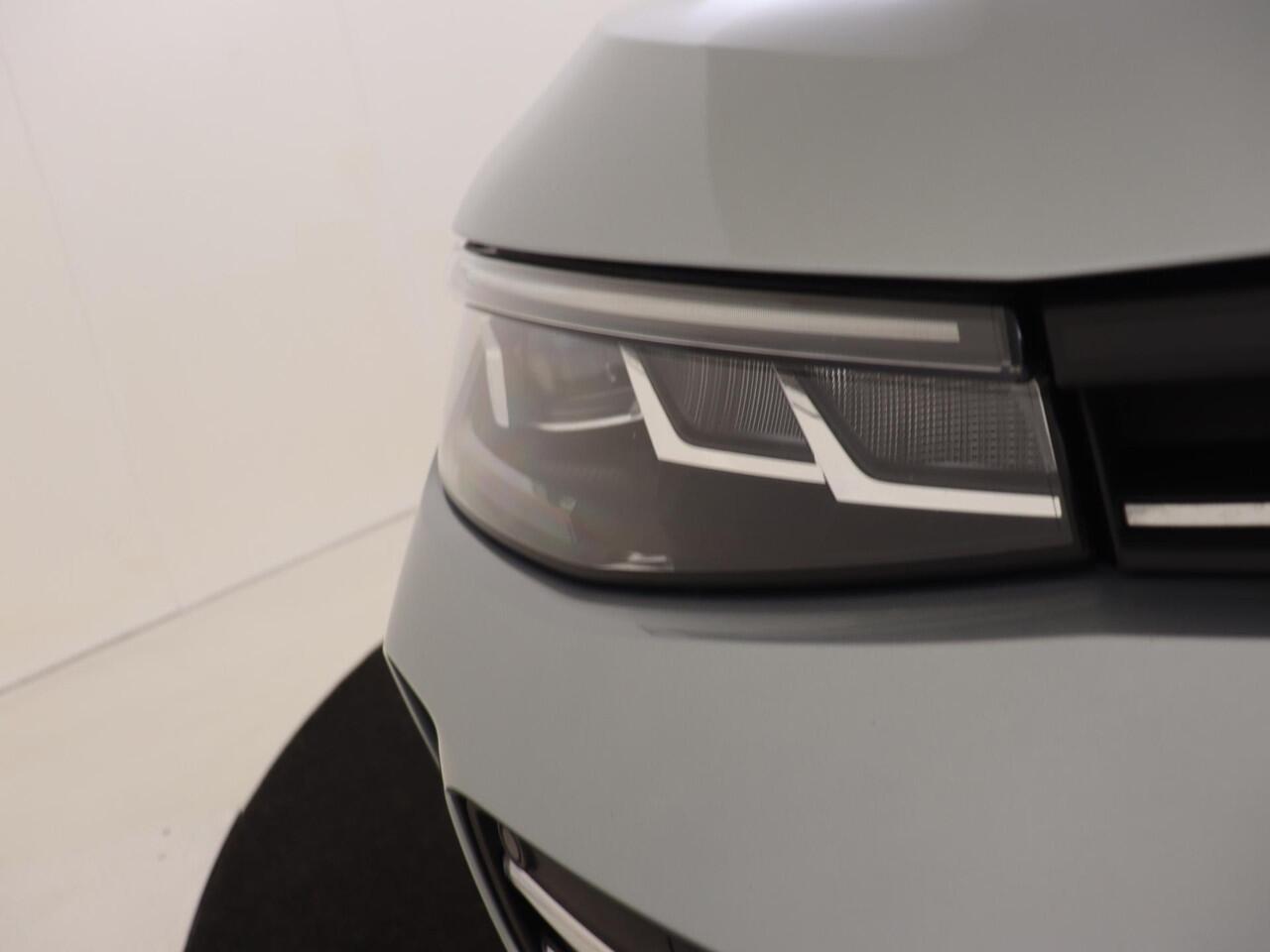 Volkswagen PASSAT Variant 1.5 eHybrid Business | SoH 100% | Trekhaak | Head-up display | Dodehoek detectie | Stoel- en stuurwielverwarming | Parkeerassistent | Navigatie | Adaptieve cruise control | Achteruitrijcamera |