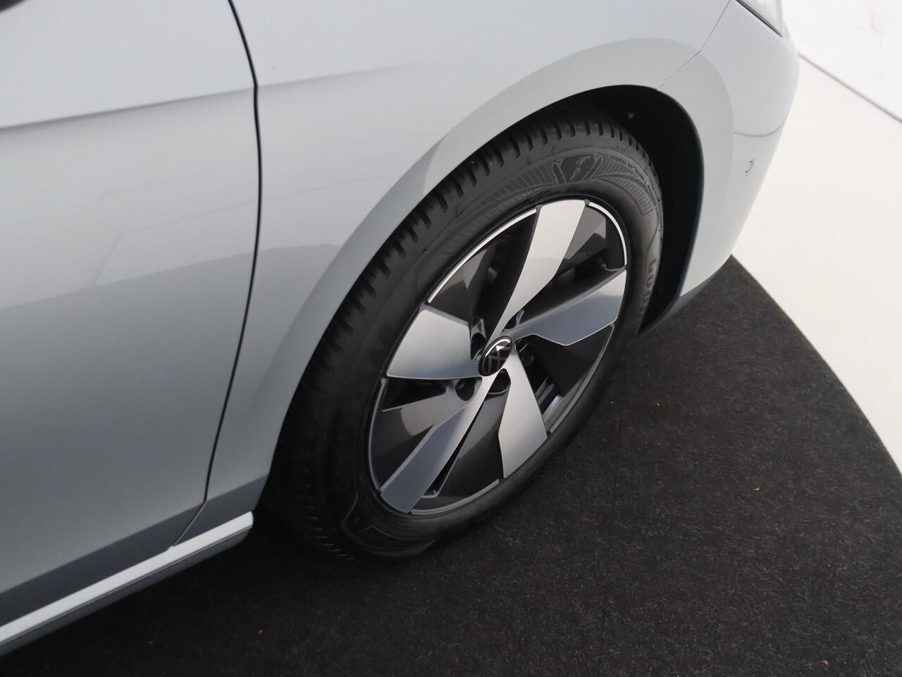 Volkswagen PASSAT Variant 1.5 eHybrid Business | SoH 100% | Trekhaak | Head-up display | Dodehoek detectie | Stoel- en stuurwielverwarming | Parkeerassistent | Navigatie | Adaptieve cruise control | Achteruitrijcamera |