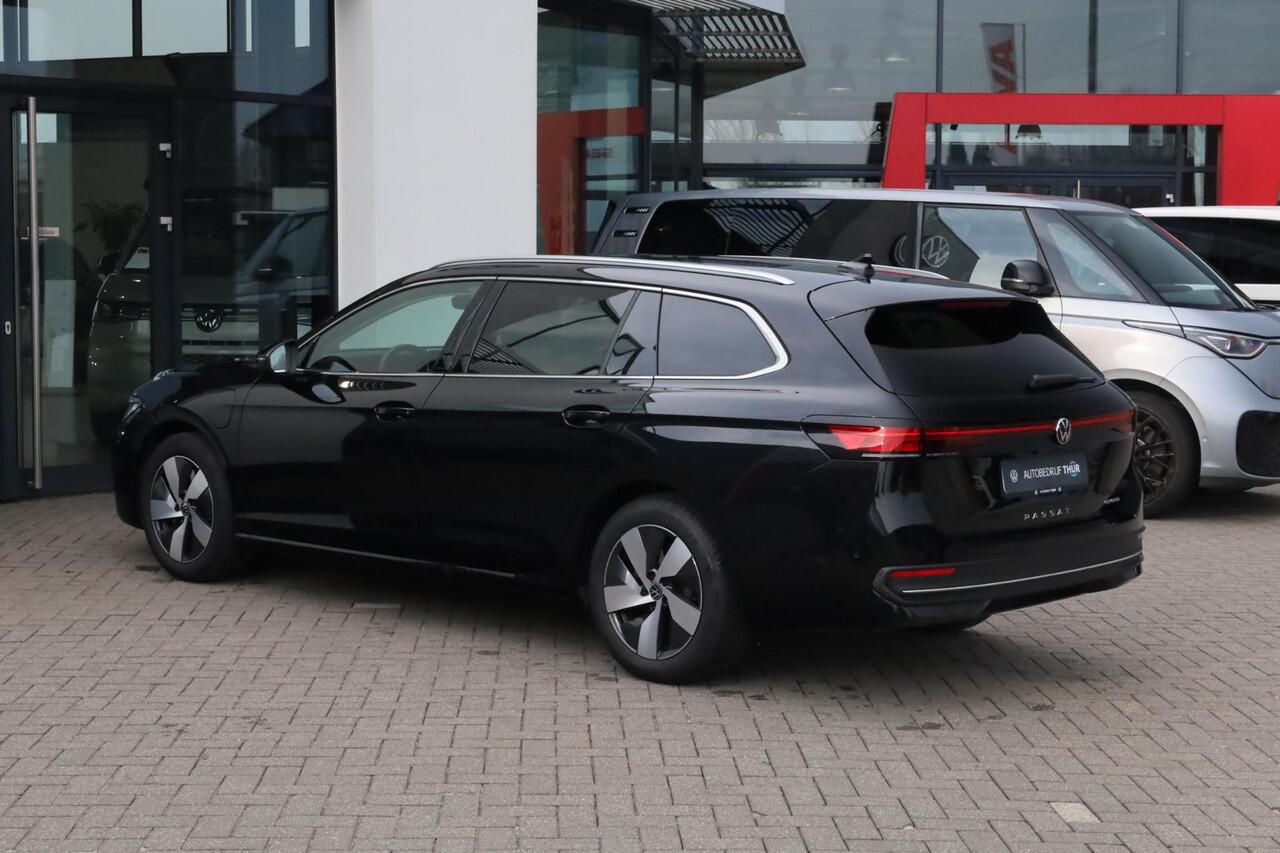 Volkswagen PASSAT Variant 1.5 eHybrid DSG Business Hybride trekhaak head up! winterpakket stoel en stuurwiel verwarming ergo stoelen met leder alcantara privacy glas navigatie geactiveerd camera dodehoeksensor 17" LMV met 4 seizoenenbanden