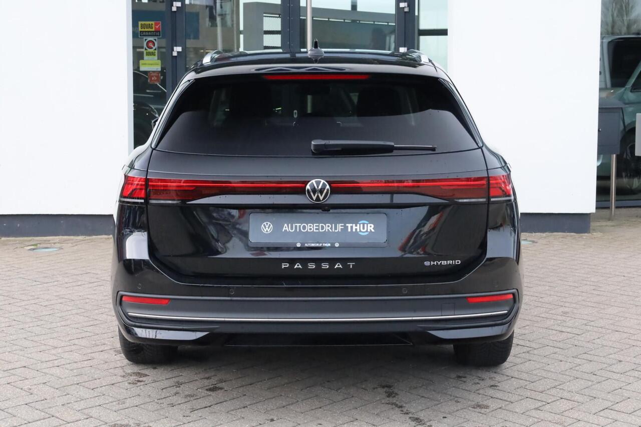 Volkswagen PASSAT Variant 1.5 eHybrid DSG Business Hybride trekhaak head up! winterpakket stoel en stuurwiel verwarming ergo stoelen met leder alcantara privacy glas navigatie geactiveerd camera dodehoeksensor 17" LMV met 4 seizoenenbanden