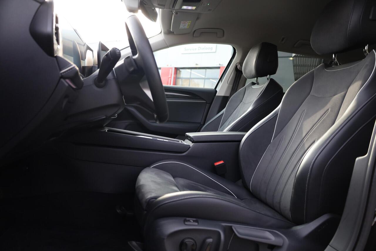 Volkswagen PASSAT Variant 1.5 eHybrid DSG Business Hybride trekhaak head up! winterpakket stoel en stuurwiel verwarming ergo stoelen met leder alcantara privacy glas navigatie geactiveerd camera dodehoeksensor 17" LMV met 4 seizoenenbanden