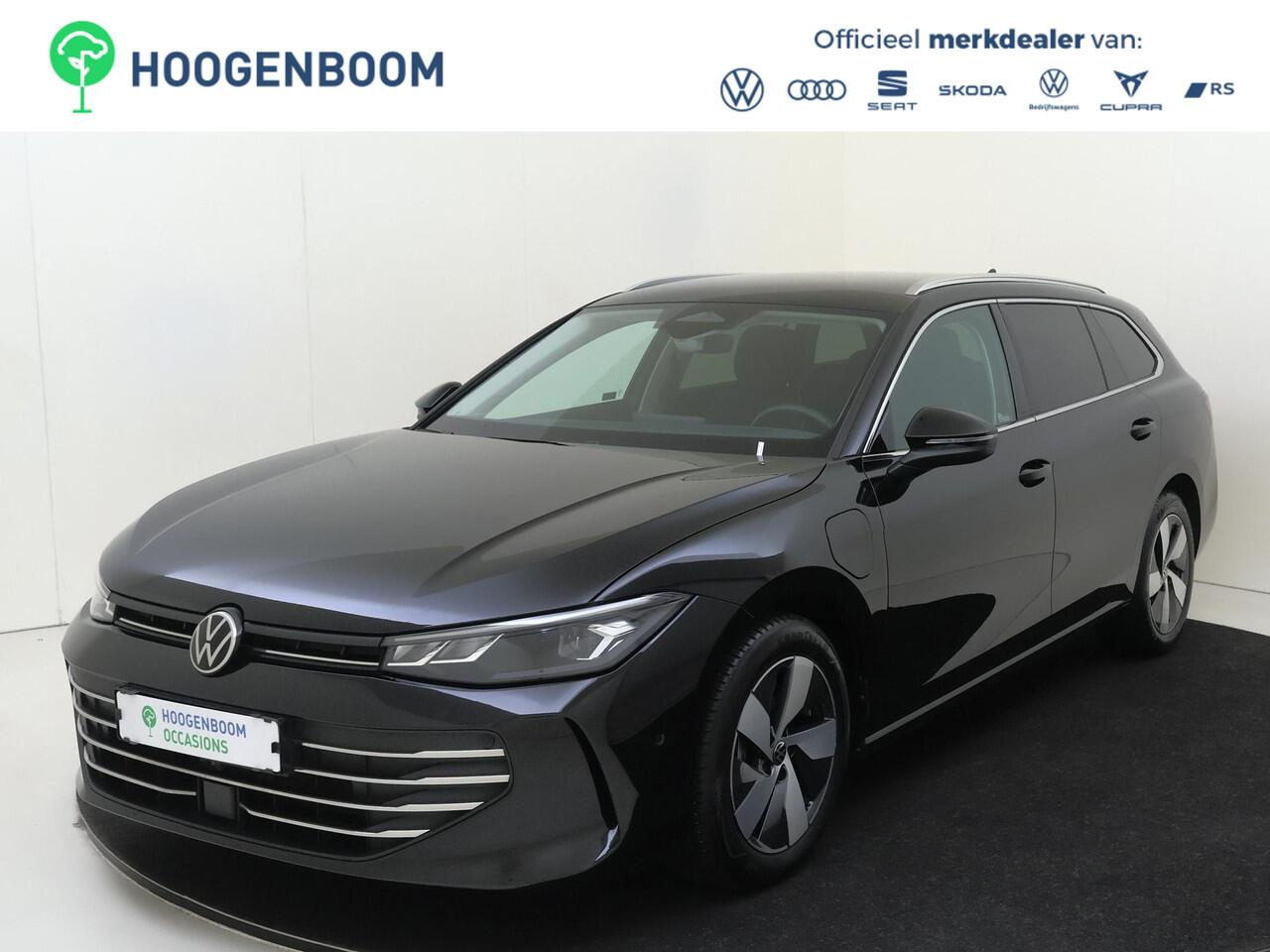 Volkswagen PASSAT Variant 1.5 eHybrid Business | Trekhaak | Achteruitrijcamera | Head-up display | 3-zone airco | Dodehoek detectie | Adaptieve cruise control | Stoel- en stuurwielverwarming |