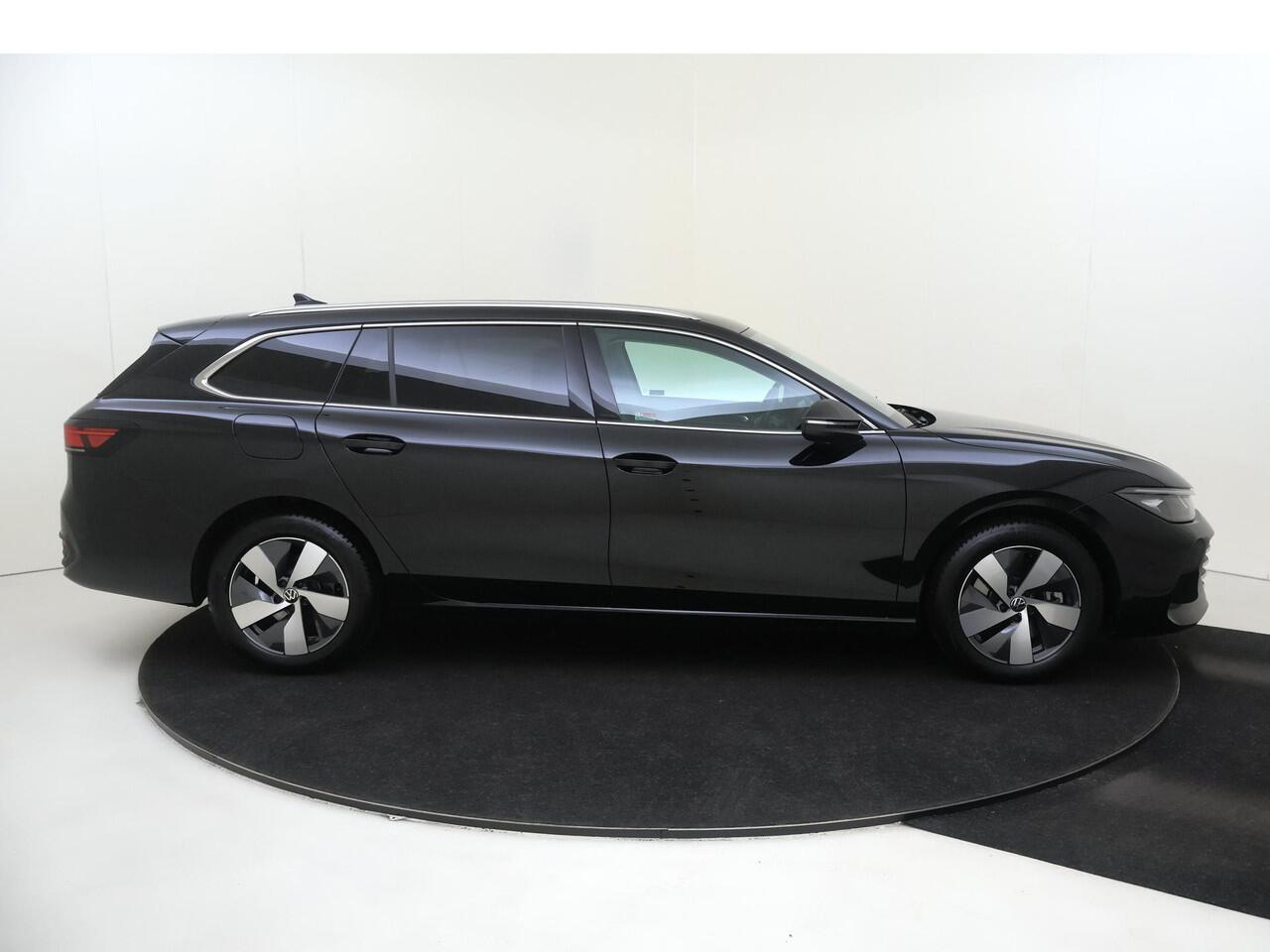 Volkswagen PASSAT Variant 1.5 eHybrid Business | Trekhaak | Achteruitrijcamera | Head-up display | 3-zone airco | Dodehoek detectie | Adaptieve cruise control | Stoel- en stuurwielverwarming |