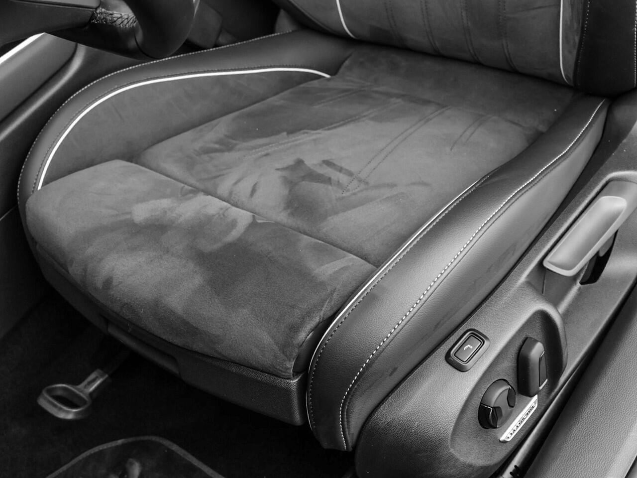 Volkswagen PASSAT Variant 1.5 eHybrid 204pk DSG Business · Trekhaak · Camera · Head-Up Display · Side Assist · Elek. Voorstoelen + Massage · Apple/Android Car Play · Stuur- & Stoelverwarming · Garantie t/m 13-05-2027