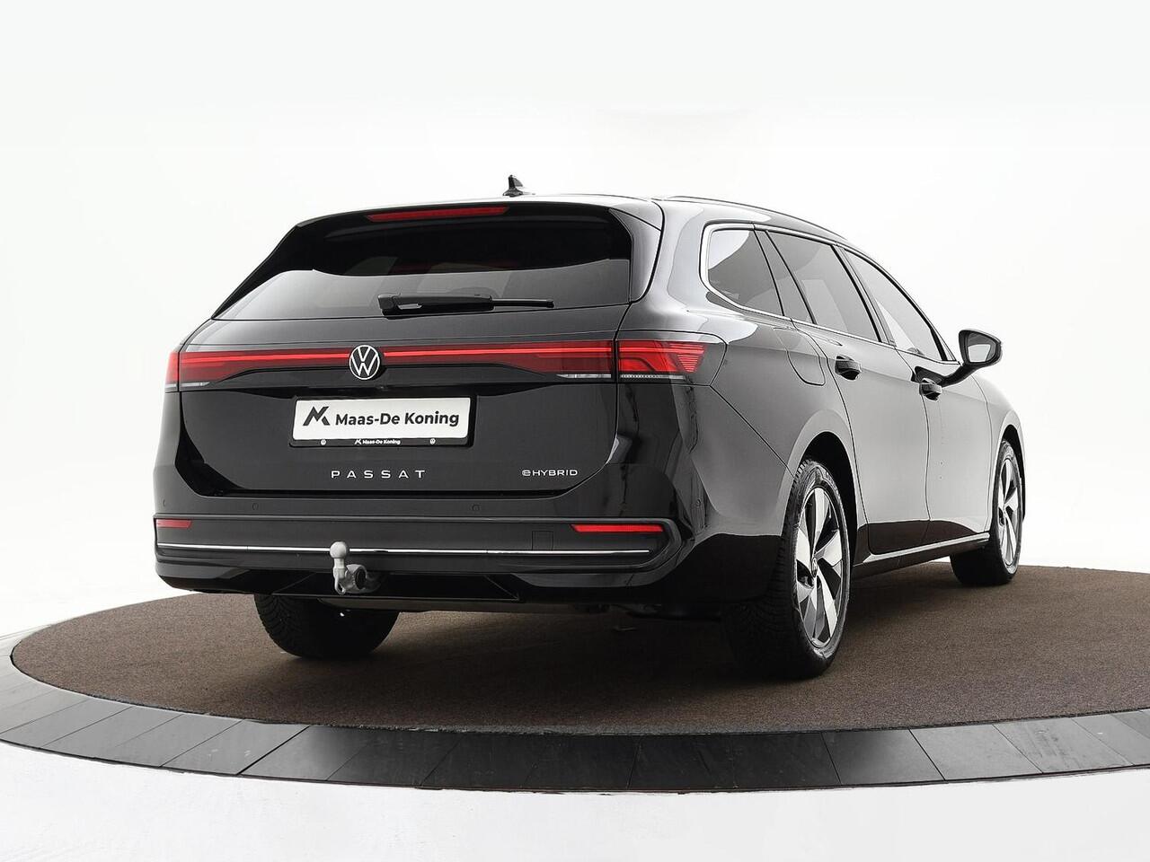 Volkswagen PASSAT Variant 1.5 eHybrid 204pk DSG Business · Trekhaak · Camera · Head-Up Display · Side Assist · Elek. Voorstoelen + Massage · Apple/Android Car Play · Stuur- & Stoelverwarming · Garantie t/m 13-05-2027