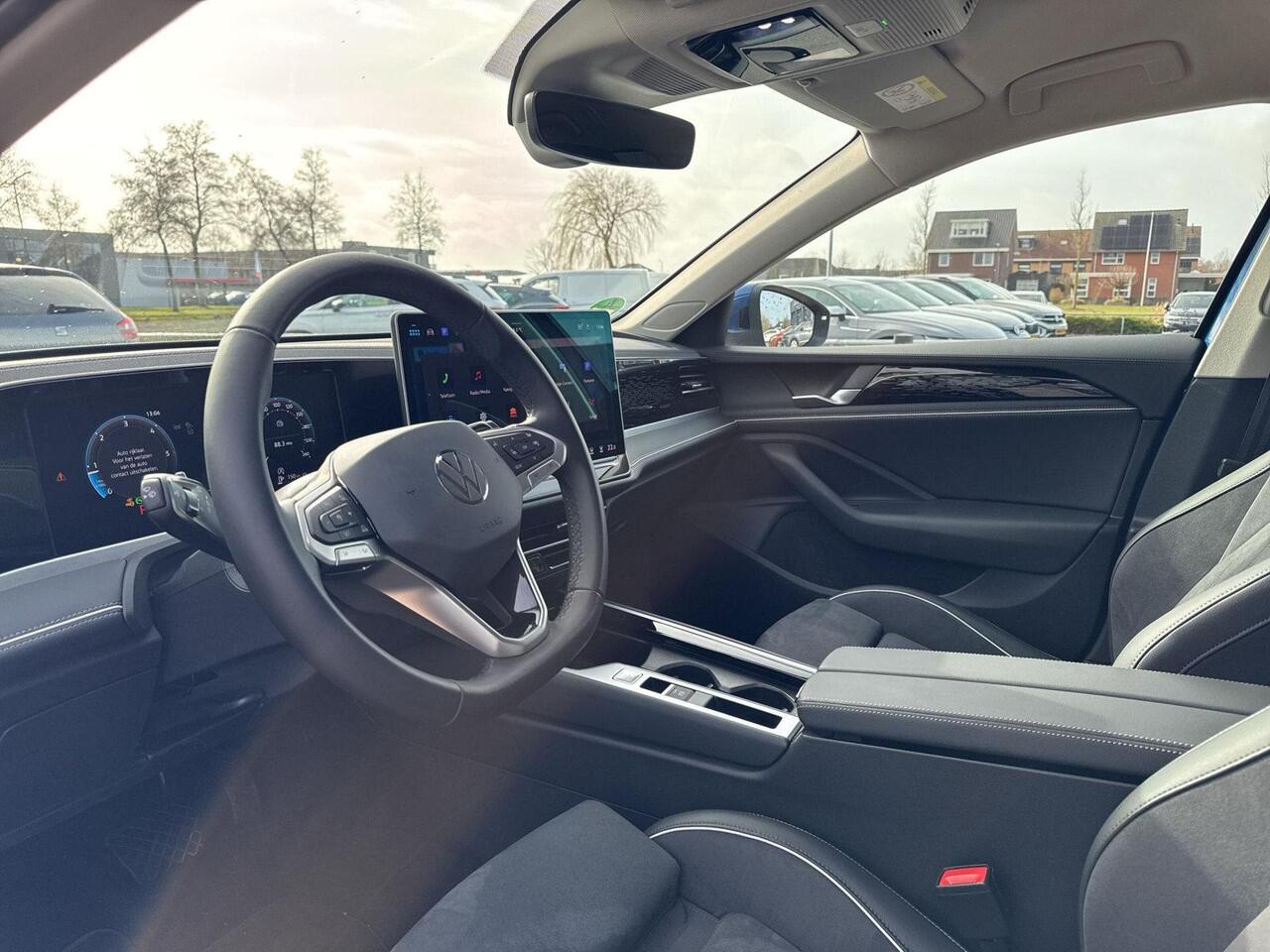 Volkswagen PASSAT Variant 2.0 TDI 110kW DSG7 Elegance | 150 pk | Trekhaak | DIESEL | Automaat |Massage Stoelen | LED | A-Camera |