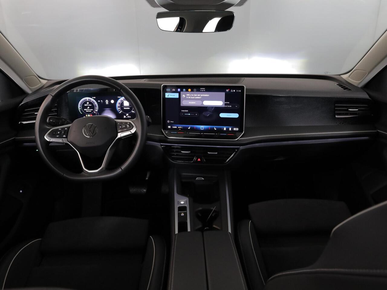 Volkswagen PASSAT Variant 1.5 eHybrid Business 204 PK PHEV | Navigatie | Trekhaak inklapbaar | Parkeer camera | Stoel- en stuurverwarming |