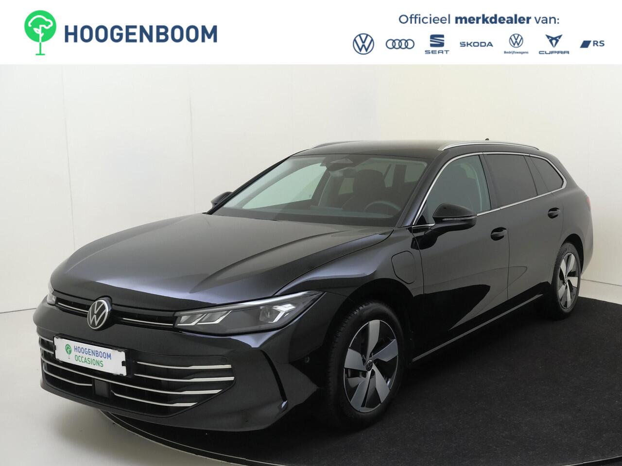 Volkswagen PASSAT Variant 1.5 eHybrid Business | Trekhaak | Head-up display | Parkeerassistent | Stoel- en stuurwielverwarming | Achteruitrijcamera | Navigatie | Adaptieve cruise control | Dodehoek detectie |