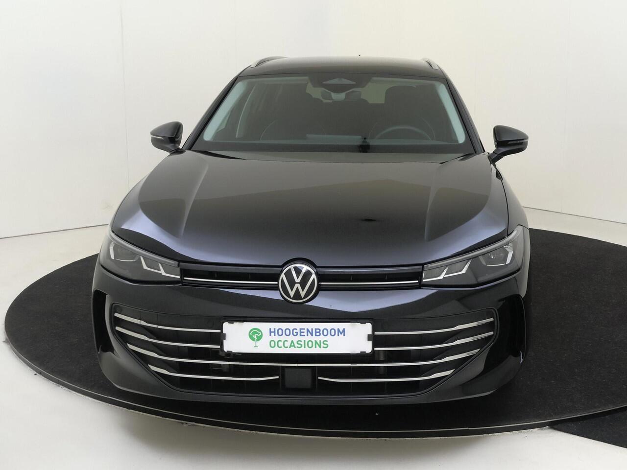 Volkswagen PASSAT Variant 1.5 eHybrid Business | Trekhaak | Head-up display | Parkeerassistent | Stoel- en stuurwielverwarming | Achteruitrijcamera | Navigatie | Adaptieve cruise control | Dodehoek detectie |