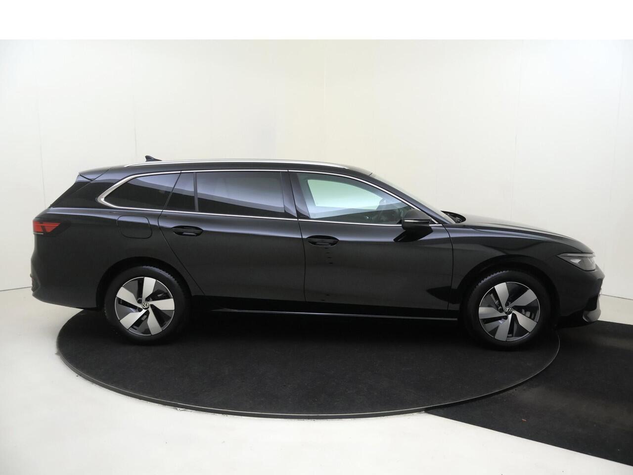 Volkswagen PASSAT Variant 1.5 eHybrid Business | Trekhaak | Head-up display | Parkeerassistent | Stoel- en stuurwielverwarming | Achteruitrijcamera | Navigatie | Adaptieve cruise control | Dodehoek detectie |