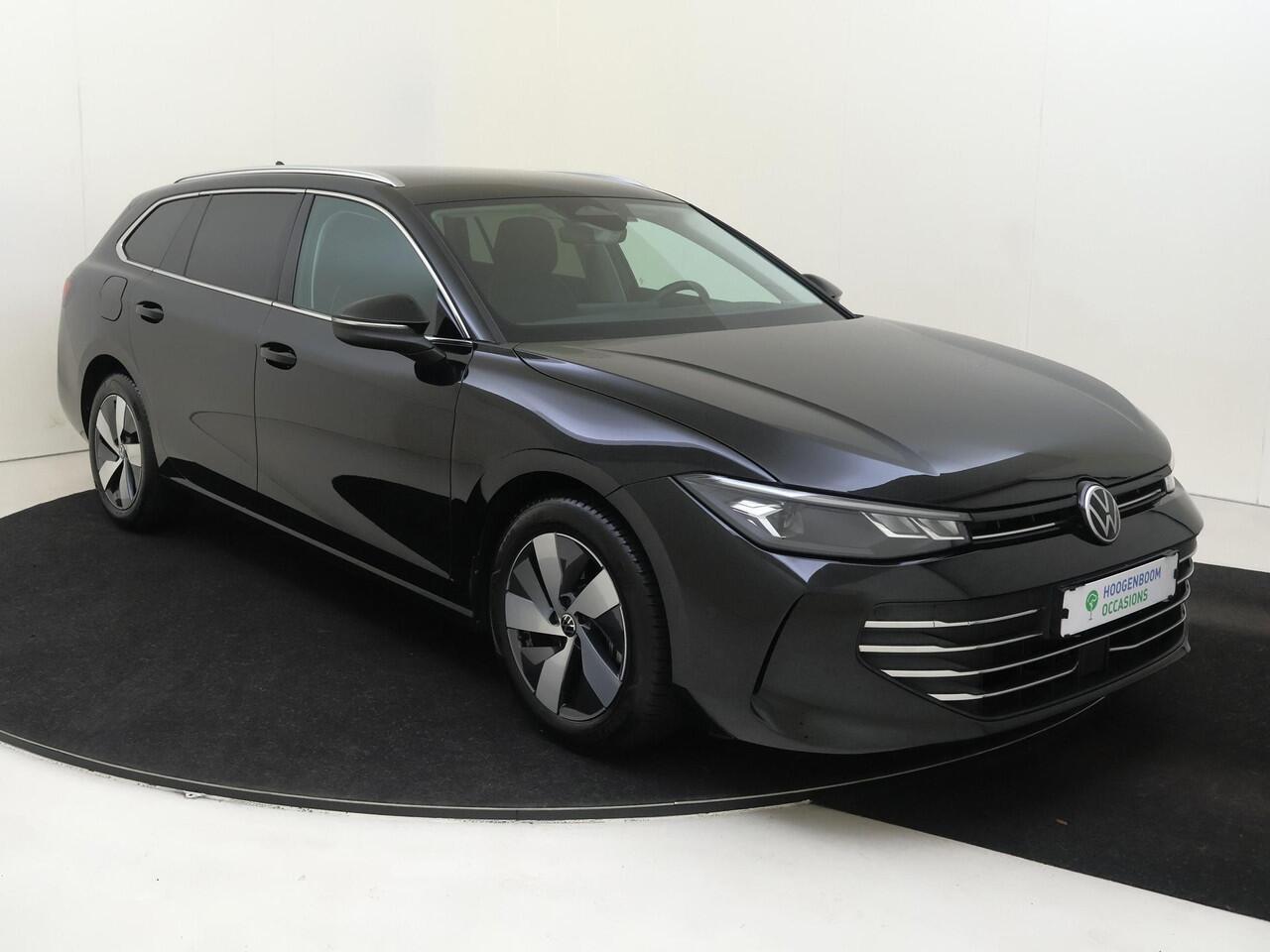 Volkswagen PASSAT Variant 1.5 eHybrid Business | Trekhaak | Head-up display | Parkeerassistent | Stoel- en stuurwielverwarming | Achteruitrijcamera | Navigatie | Adaptieve cruise control | Dodehoek detectie |