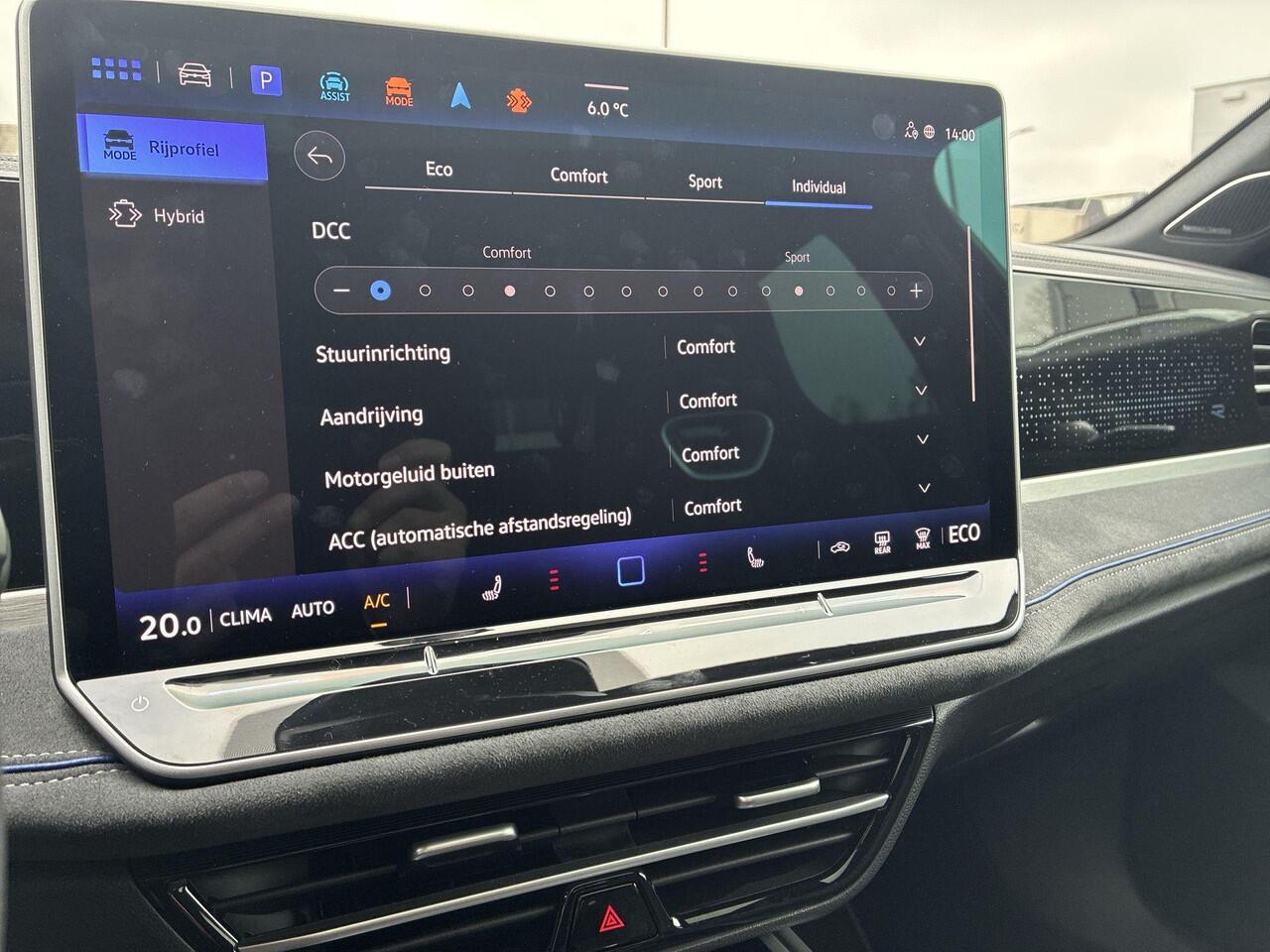 Volkswagen PASSAT Variant R-Line Edition 1.5 eHybrid 204 pk 6 versn. DSG · Multimedia pakket plus · High-end geluidsysteem 'Harman Kardon' · Prijs incl. inruilpremie · MEGA Sale