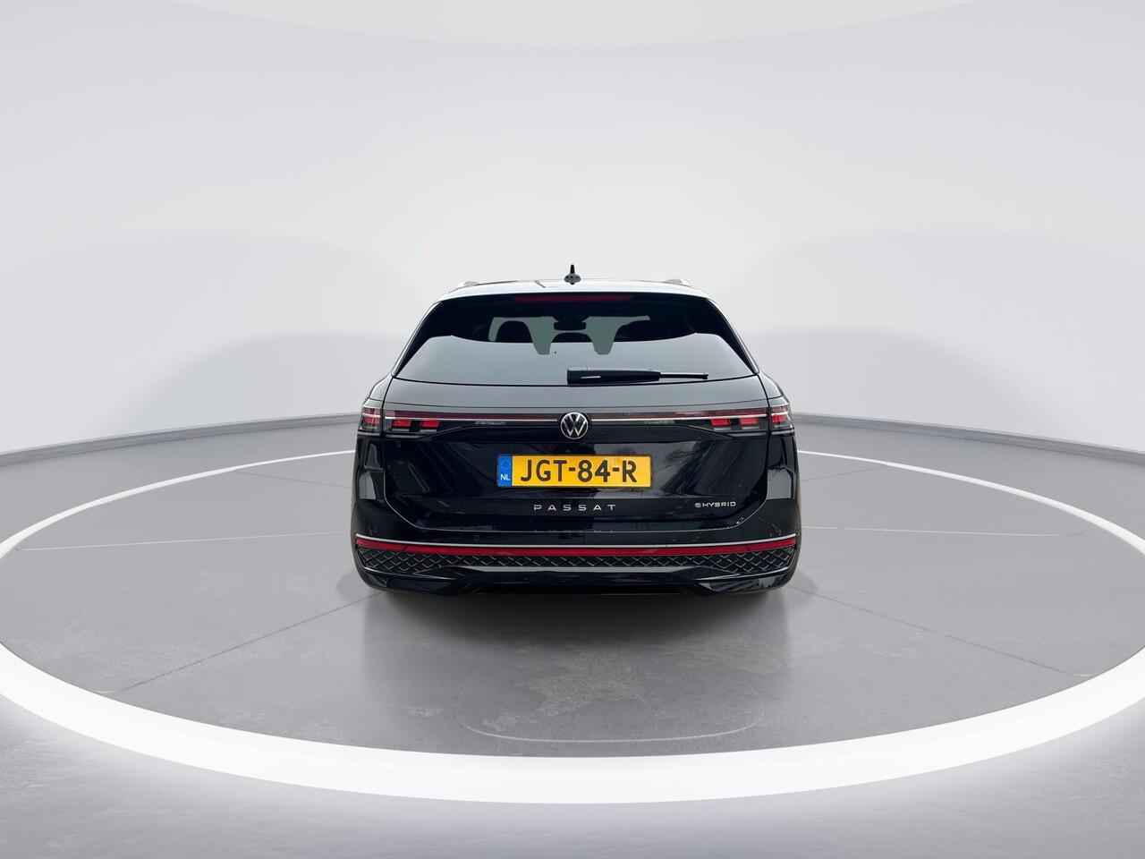 Volkswagen PASSAT Variant R-Line Edition 1.5 eHybrid 204 pk 6 versn. DSG · Multimedia pakket plus · High-end geluidsysteem 'Harman Kardon' · Prijs incl. inruilpremie · MEGA Sale