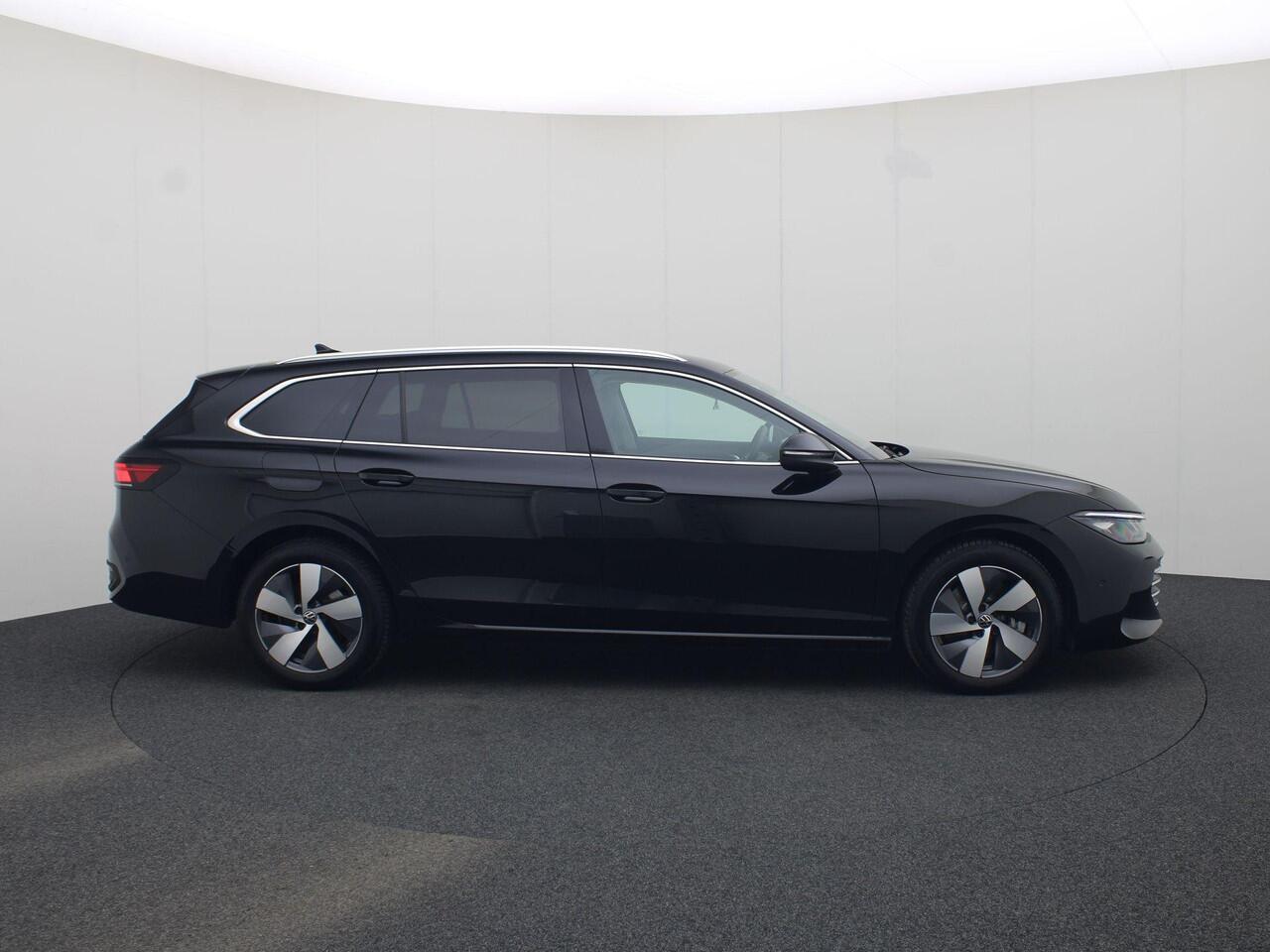 Volkswagen PASSAT Variant 1.5eHybrid 150kW/204PK Business · Navigatie · Apple/Android · Trekhaak · Garantie t/m 07-05-2027