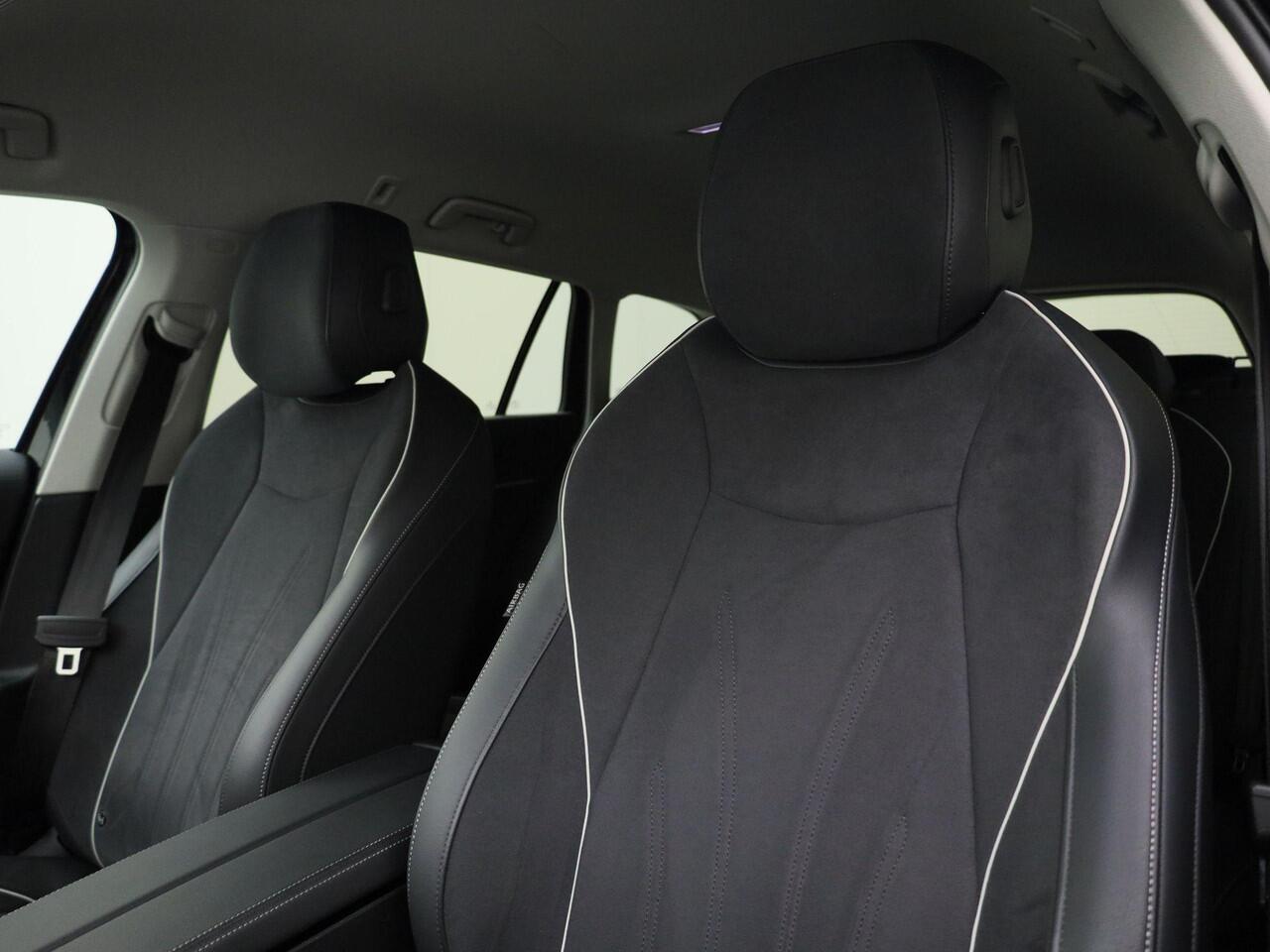 Volkswagen PASSAT Variant 1.5eHybrid 150kW/204PK Business · Navigatie · Apple/Android · Trekhaak · Garantie t/m 07-05-2027