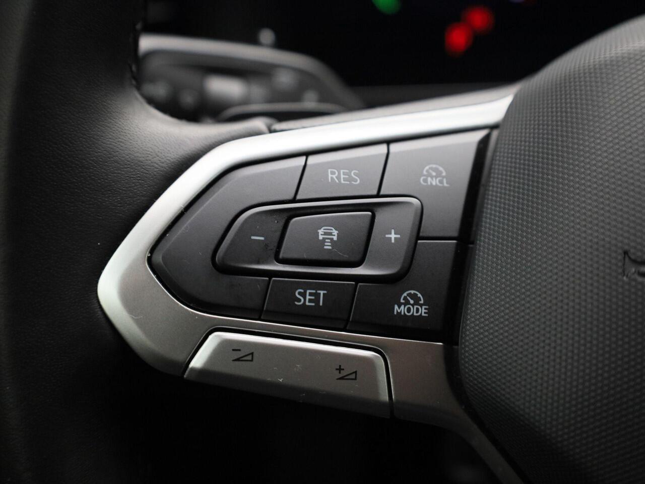 Volkswagen PASSAT Variant 1.5eHybrid 150kW/204PK Business · Navigatie · Apple/Android · Trekhaak · Garantie t/m 07-05-2027