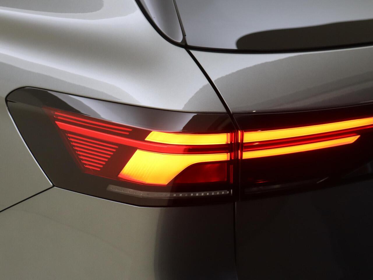 Volkswagen PASSAT Variant 1.5 eHybrid Business | Trekhaak | Head-up display | Achteruitrijcamera | 3-zone airco | Dodehoek detectie | Adaptieve cruise control | CarPlay |