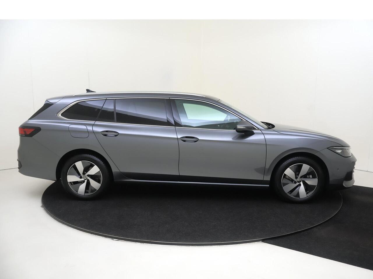 Volkswagen PASSAT Variant 1.5 eHybrid Business | Trekhaak | Head-up display | Achteruitrijcamera | 3-zone airco | Dodehoek detectie | Adaptieve cruise control | CarPlay |