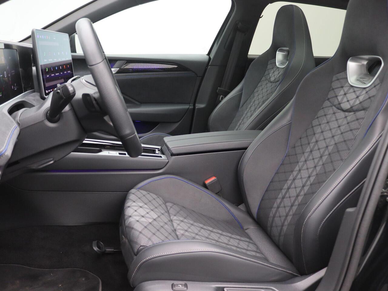 Volkswagen PASSAT Variant 1.5 eHybrid R-Line Edition 272PK DSG SOH 100%, Pano-Schuifdak, Trekhaak, Black Style, Keyless, Side Assist, Elektr. Achterklep, Voorruitverwarming, Stoel-Stuurverwarming, 18" LM Velgen, Navi