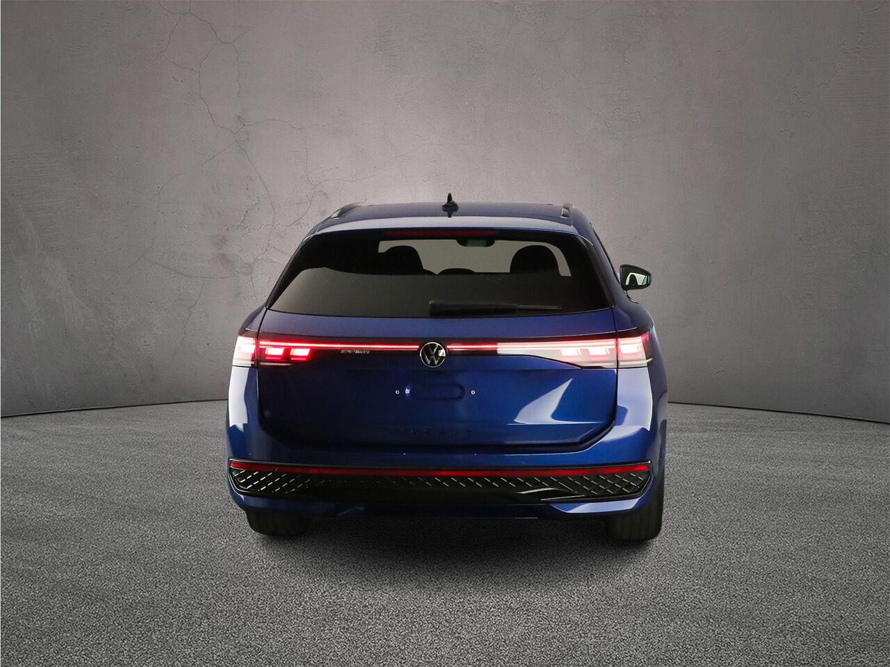 Volkswagen PASSAT Variant R-Line Edition 1.5 TSI eHybrid 272pk DSG Automaat Trekhaak, Panoramadak, Black style, 360 camera, Elektrische achterklep, Adaptive cruise control