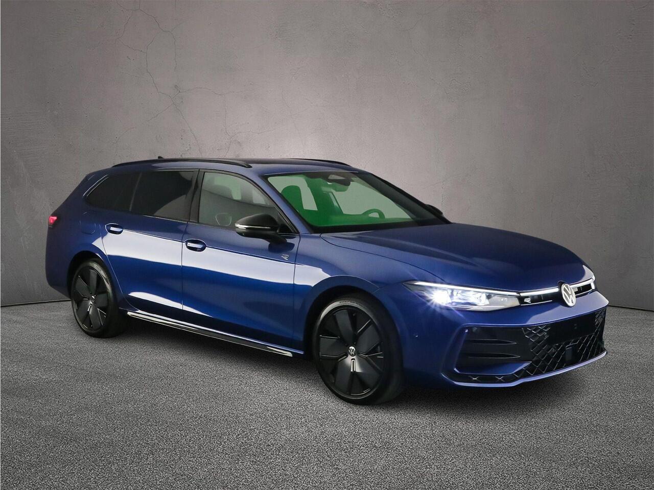 Volkswagen PASSAT Variant R-Line Edition 1.5 TSI eHybrid 272pk DSG Automaat Trekhaak, Panoramadak, Black style, 360 camera, Elektrische achterklep, Adaptive cruise control