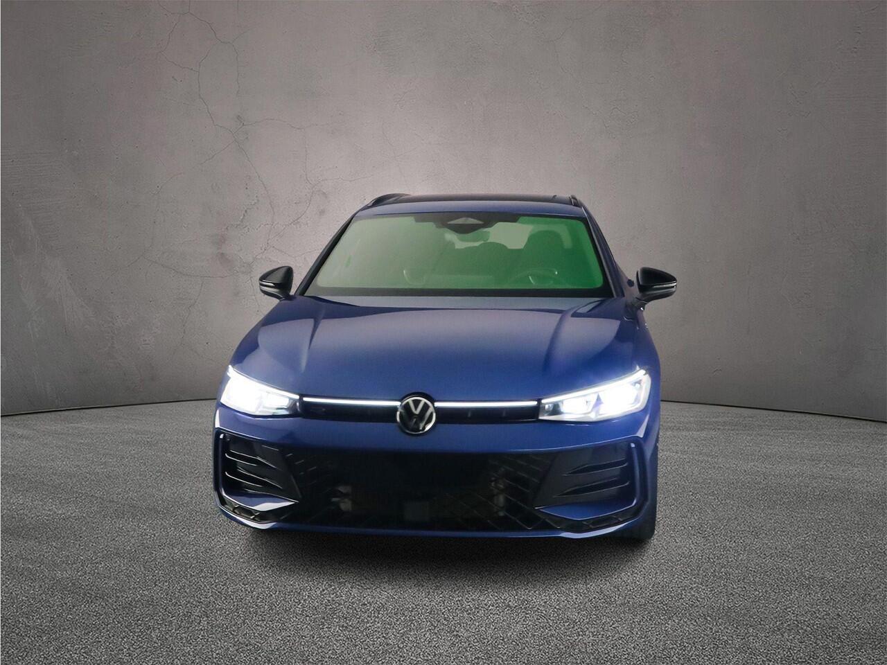 Volkswagen PASSAT Variant R-Line Edition 1.5 TSI eHybrid 272pk DSG Automaat Trekhaak, Panoramadak, Black style, 360 camera, Elektrische achterklep, Adaptive cruise control