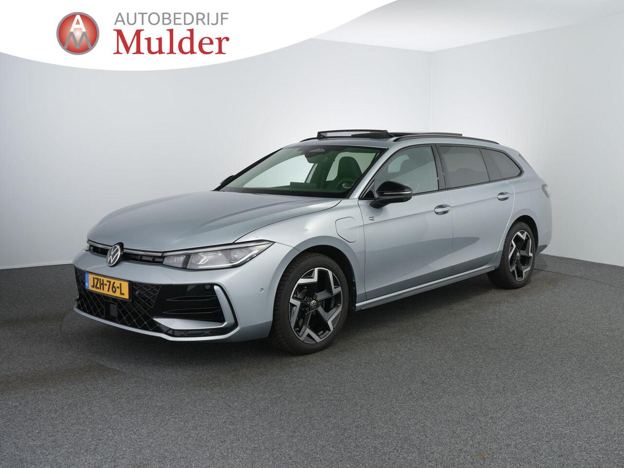Volkswagen PASSAT Variant 1.5 eHybrid R-Line Edition | 272 pk | Leer | Harman/Kardon | Pano | Trekhaak | IQ Light |