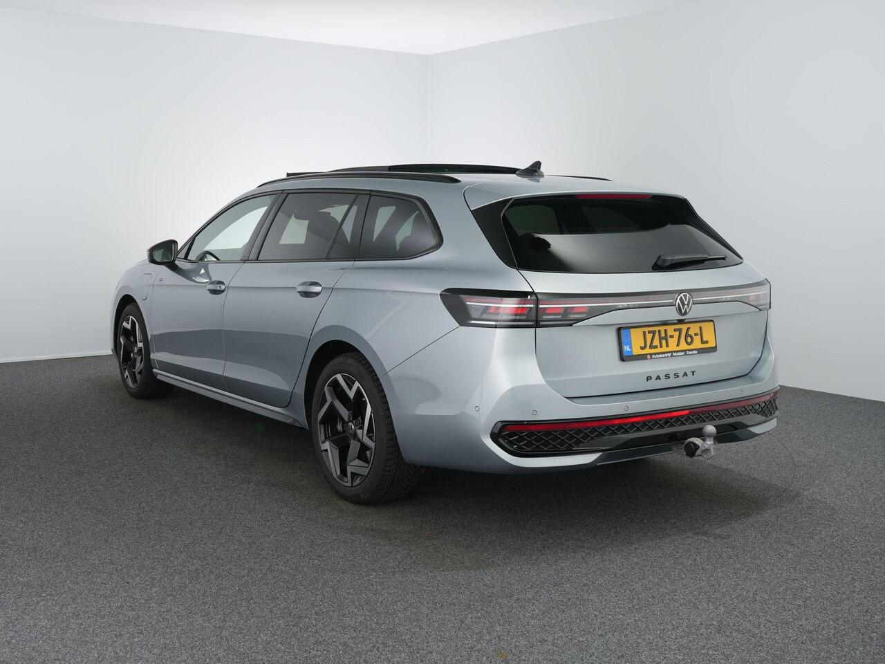 Volkswagen PASSAT Variant 1.5 eHybrid R-Line Edition | 272 pk | Leer | Harman/Kardon | Pano | Trekhaak | IQ Light |