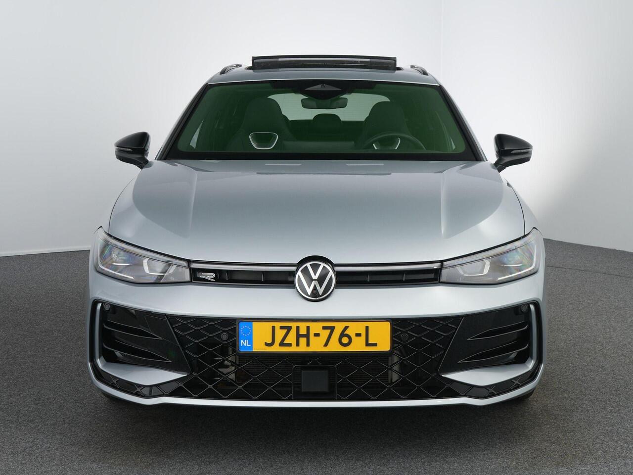 Volkswagen PASSAT Variant 1.5 eHybrid R-Line Edition | 272 pk | Leer | Harman/Kardon | Pano | Trekhaak | IQ Light |