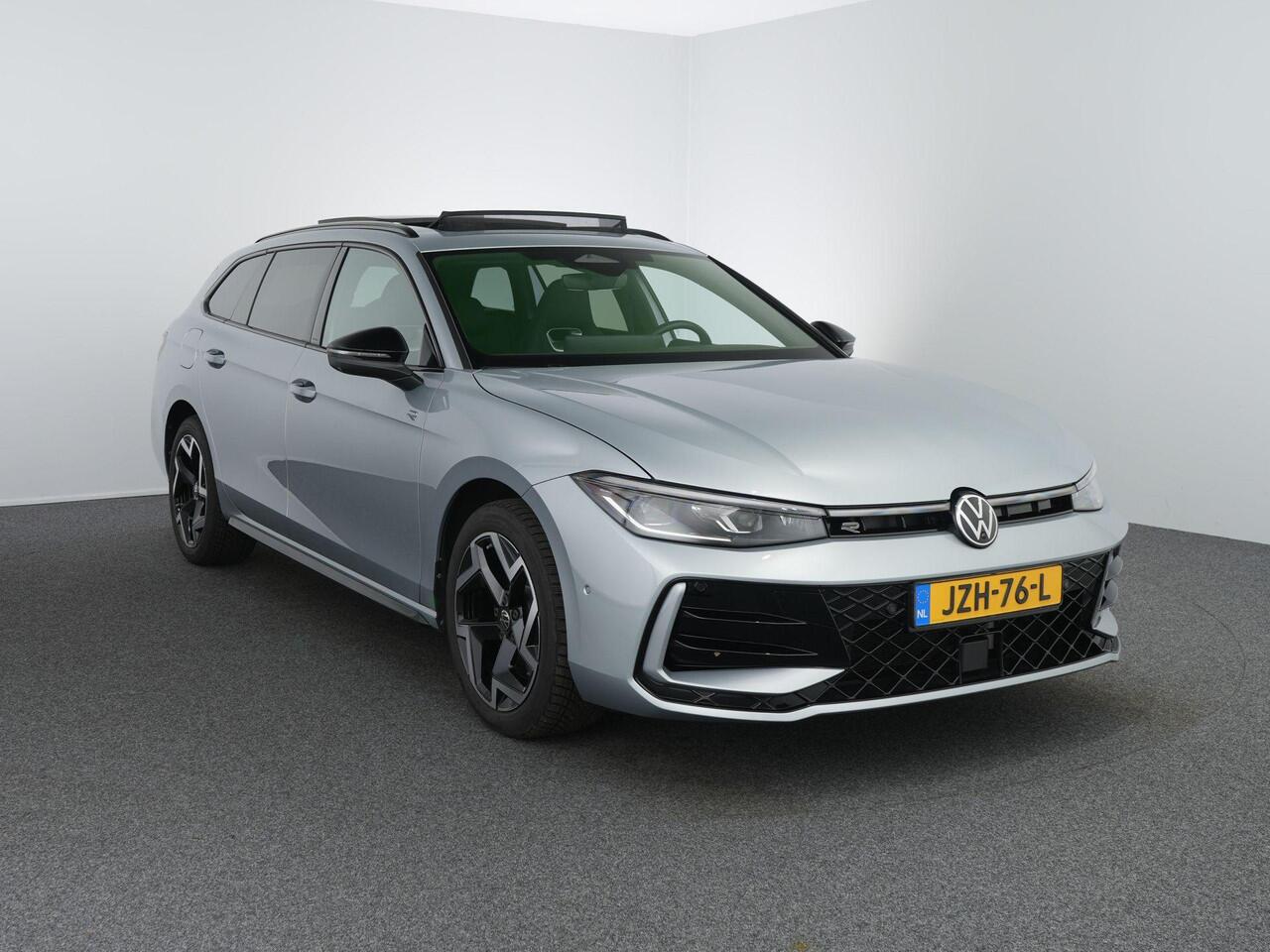 Volkswagen PASSAT Variant 1.5 eHybrid R-Line Edition | 272 pk | Leer | Harman/Kardon | Pano | Trekhaak | IQ Light |
