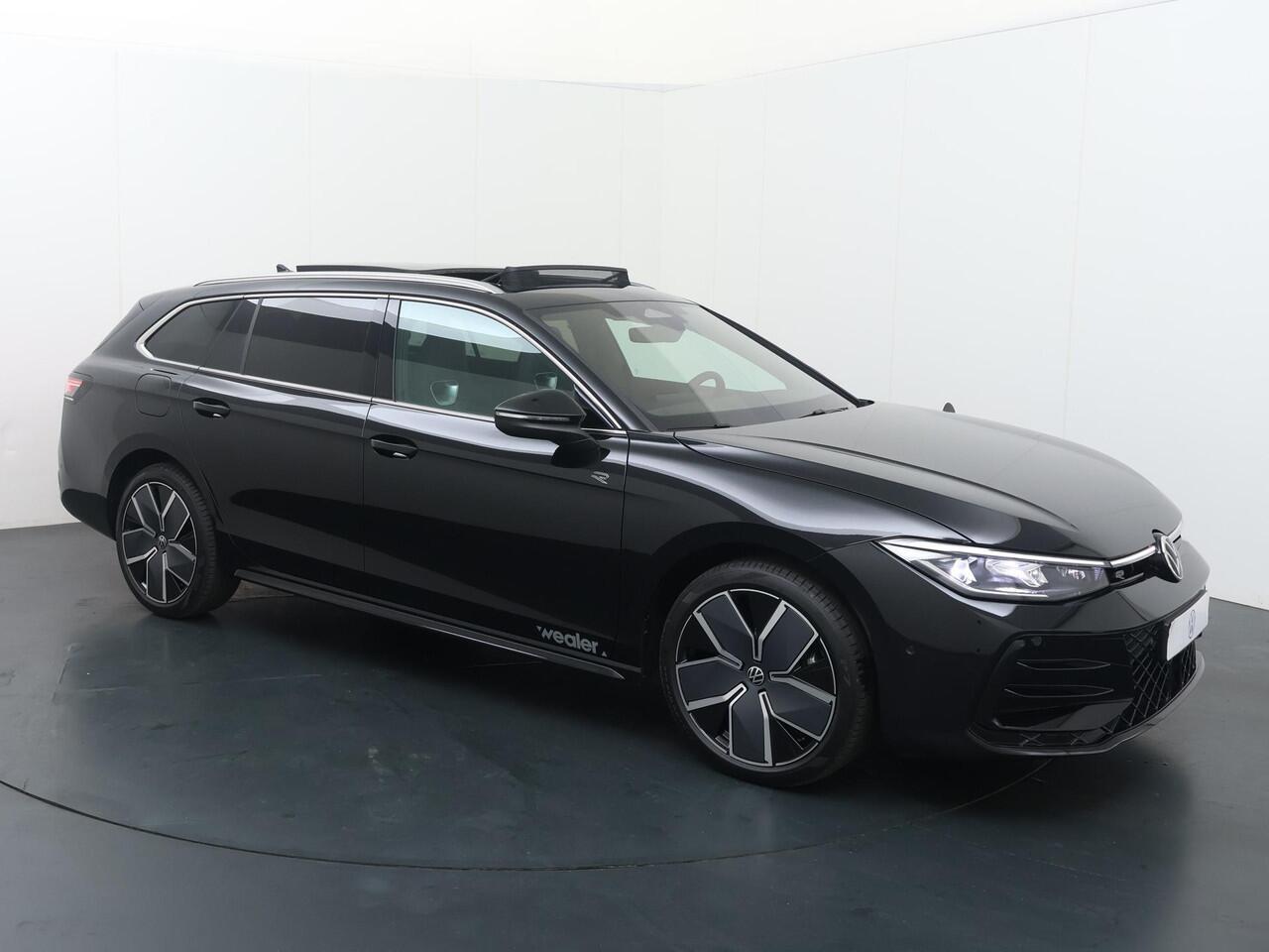 Volkswagen PASSAT Variant R-Line Edition 1.5 eHybrid 150 kW / 204 PK DSG | Trekhaak wegklapbare kogel | Stoelverwarming voor & achter | Voorruitverwarming |