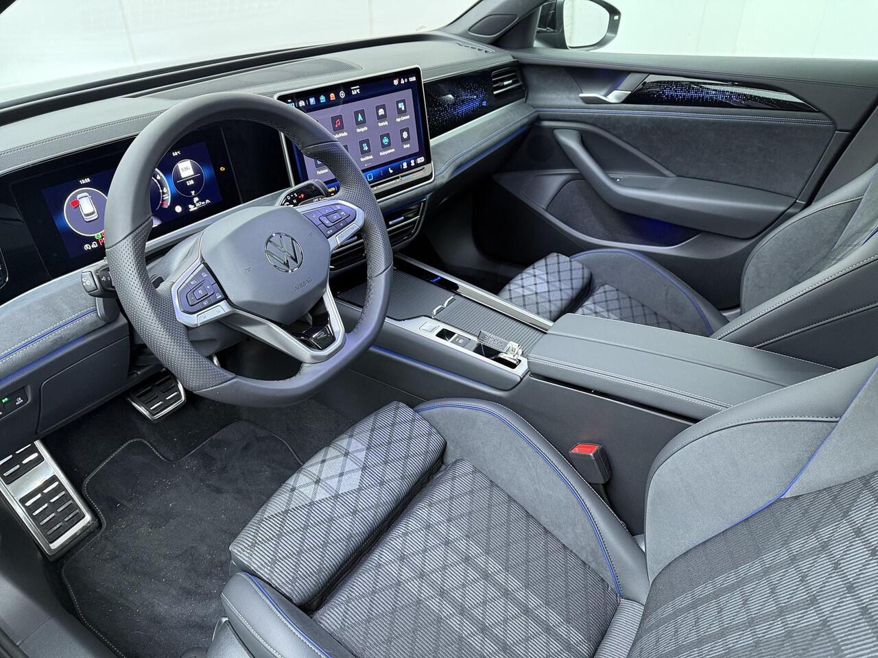 Volkswagen PASSAT Variant R-Line Edition 1.5 eHybrid 150 kW / 204 PK DSG | Trekhaak wegklapbare kogel | Stoelverwarming voor & achter | Voorruitverwarming |