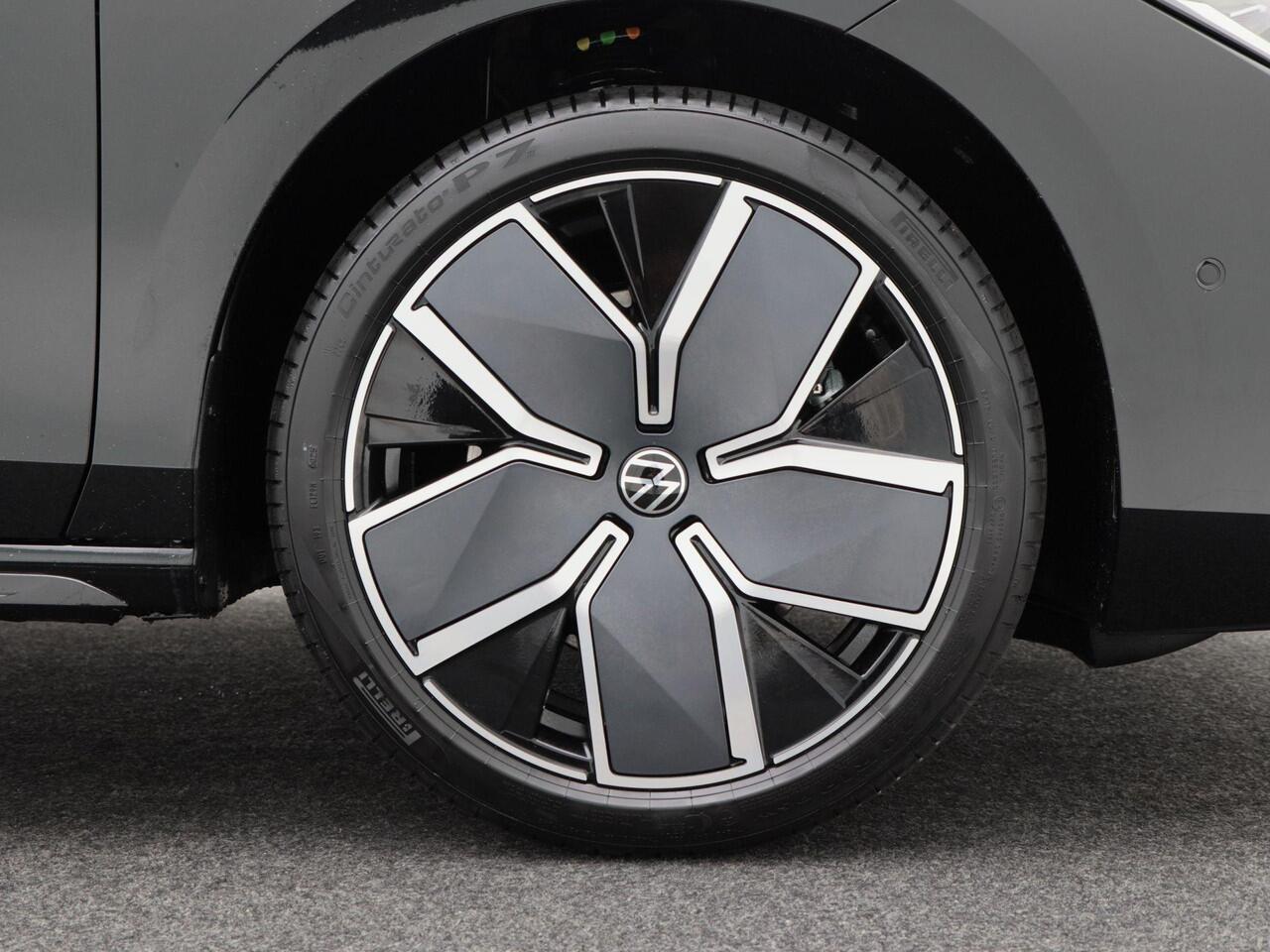 Volkswagen PASSAT R-Line Edition 1.5 eHybrid 204 PK | Panoramadak | Trekhaak | 360 Camera | Sportstoelen | Stoel- & Stuurverwarming |