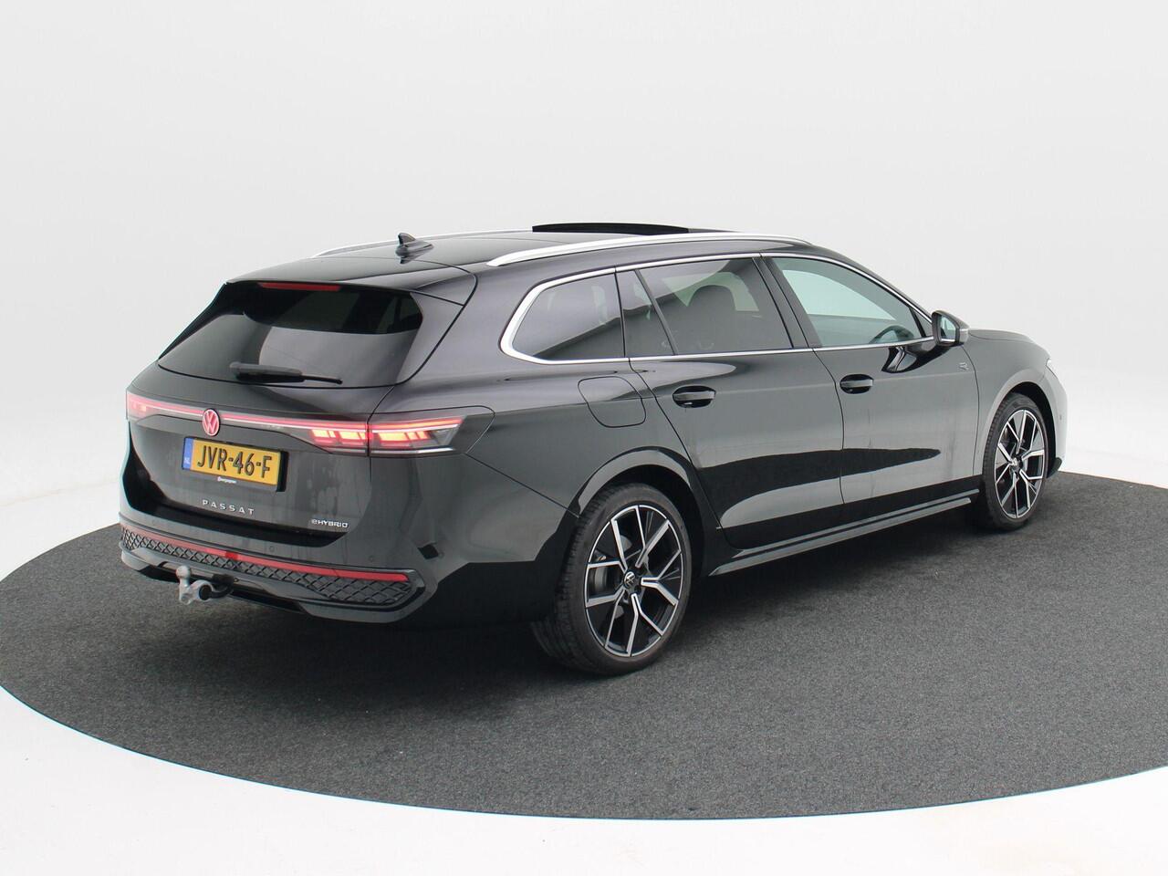 Volkswagen PASSAT R-Line Edition 1.5 eHybrid 204 PK | Panoramadak | Trekhaak | 360 Camera | Sportstoelen | Stoel- & Stuurverwarming |