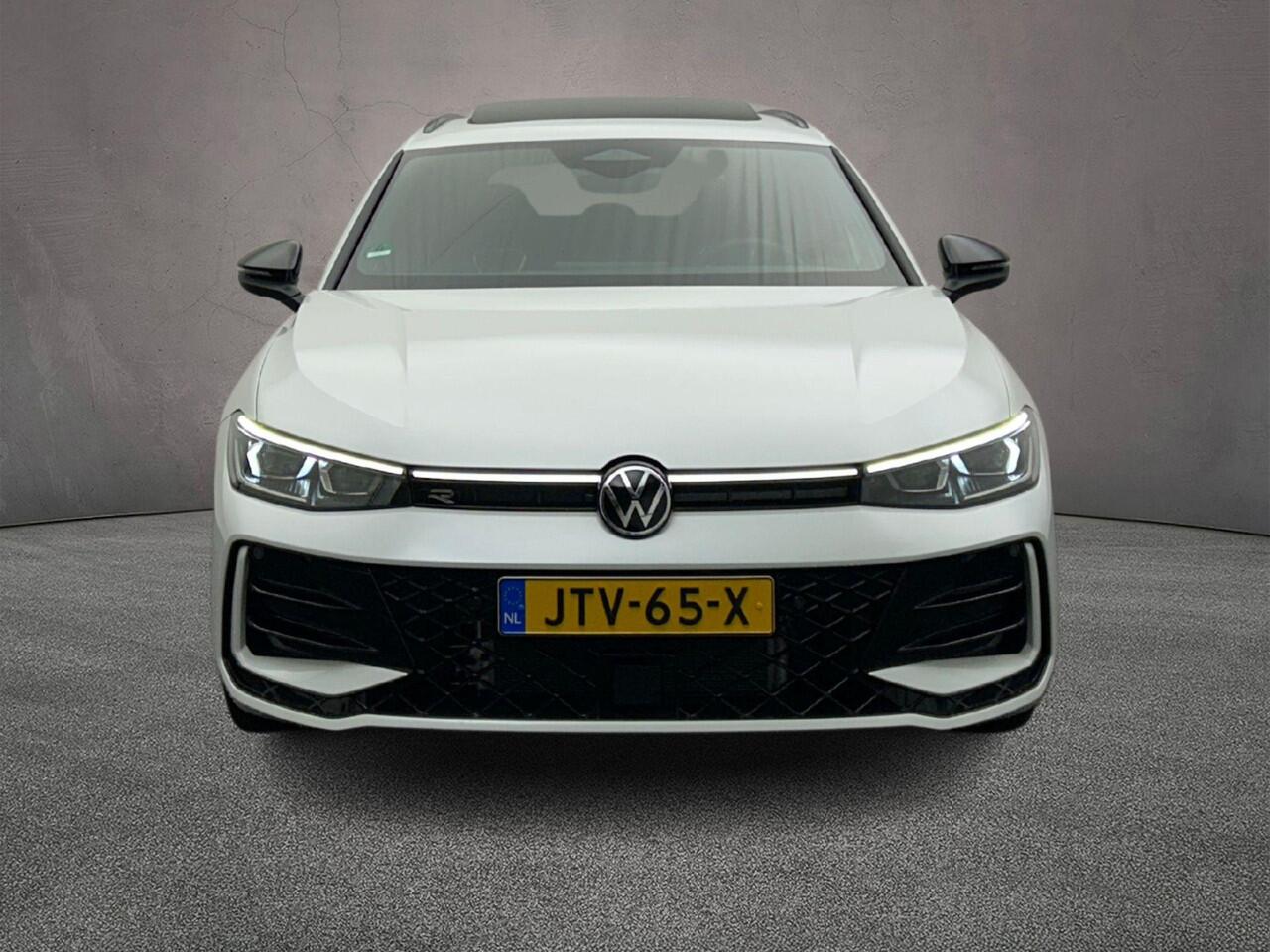 Volkswagen PASSAT Variant R-Line Edition 1.5 TSI eHybrid 272pk DSG Automaat Trekhaak, Harman Kardon audio, Panoramadak, Adaptive cruise control, Black style