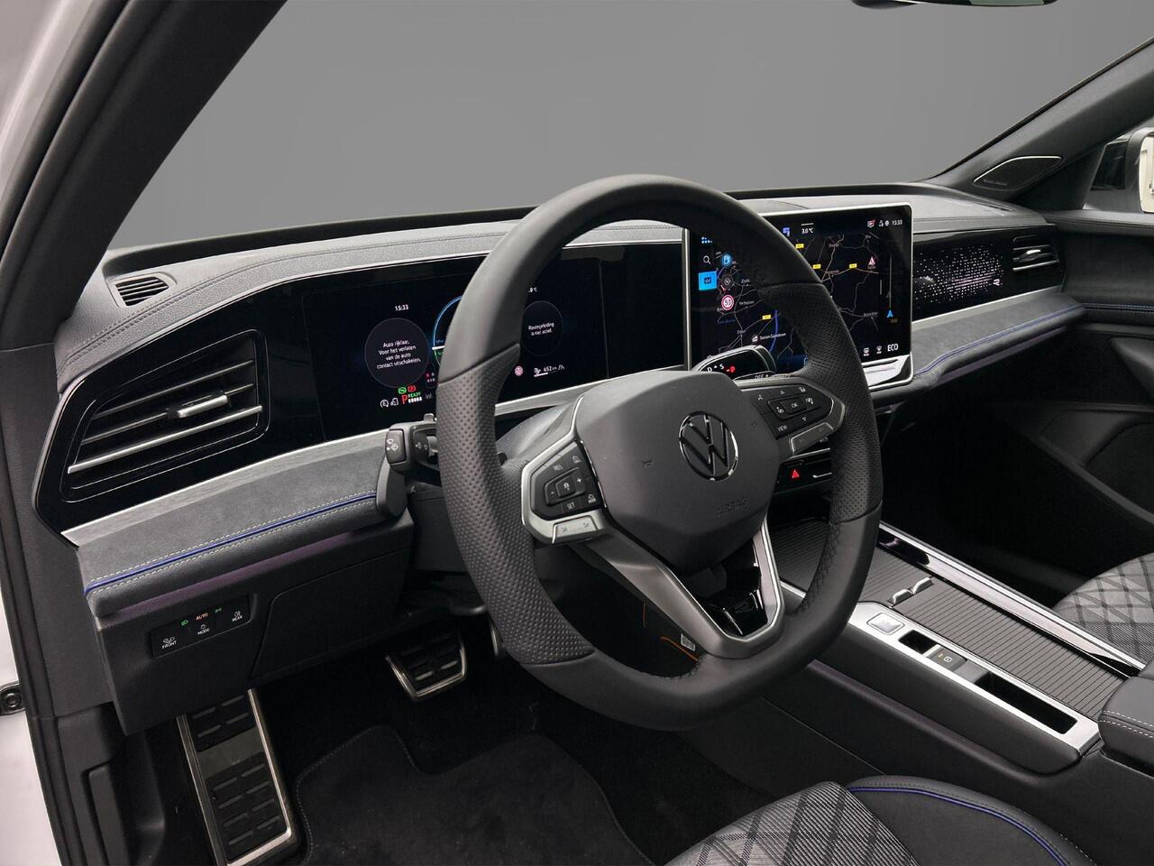 Volkswagen PASSAT Variant R-Line Edition 1.5 TSI eHybrid 272pk DSG Automaat Trekhaak, Harman Kardon audio, Panoramadak, Adaptive cruise control, Black style