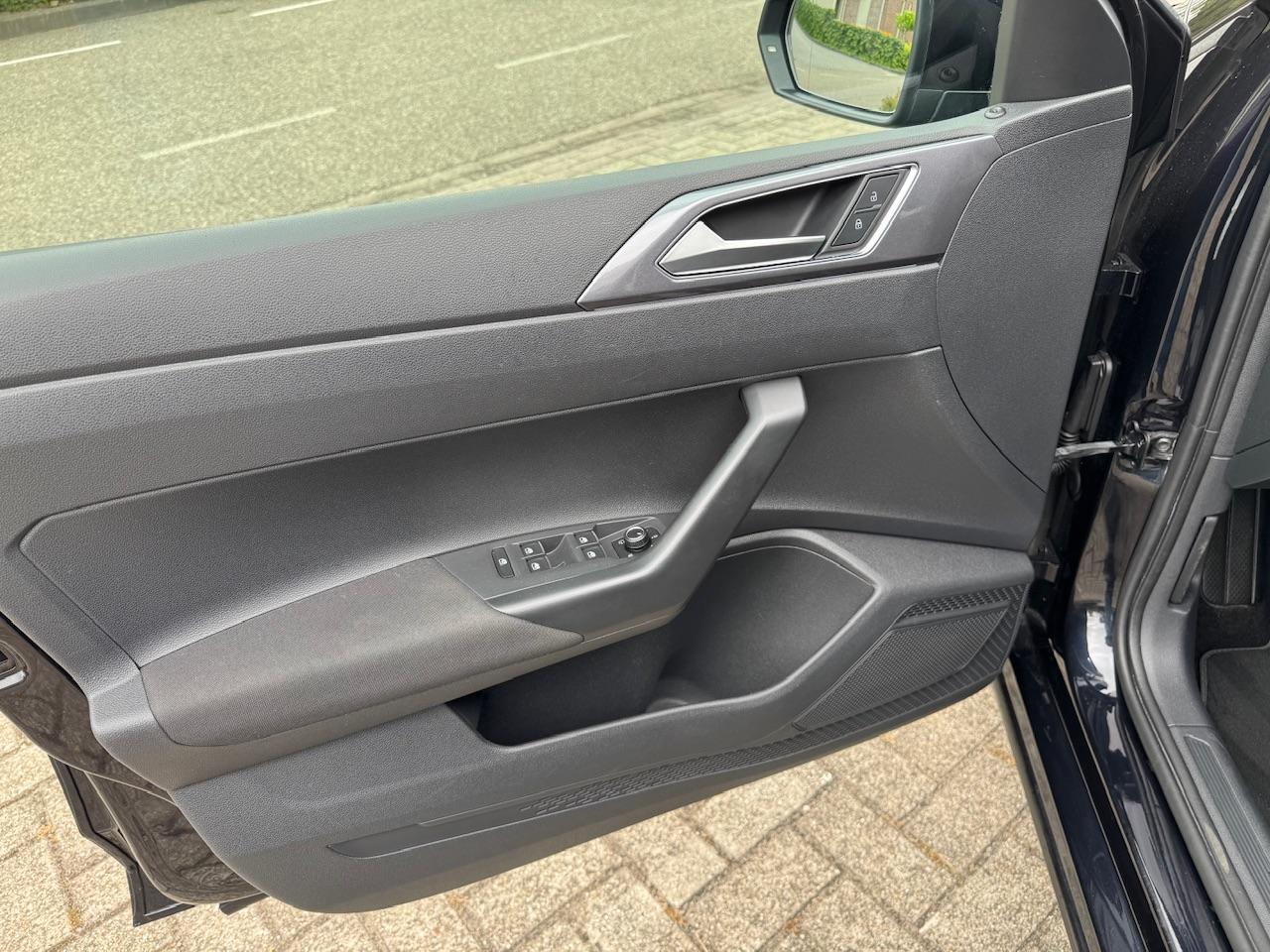 Volkswagen POLO 1.0 TSI Highline | Navi | DSG | Trekhaak | Mooi auto!