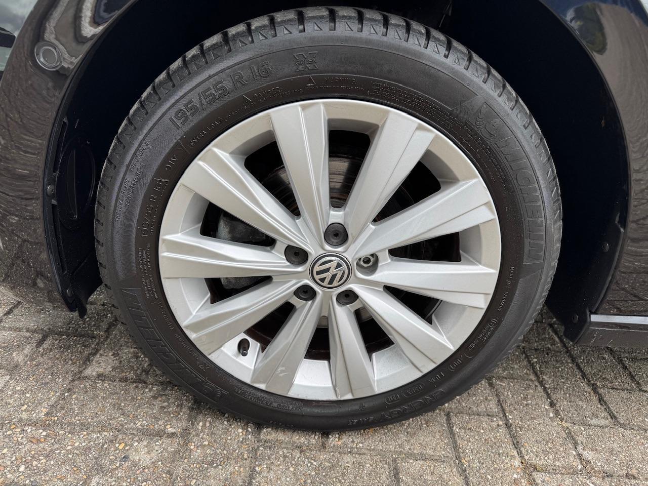 Volkswagen POLO 1.0 TSI Highline | Navi | DSG | Trekhaak | Mooi auto!