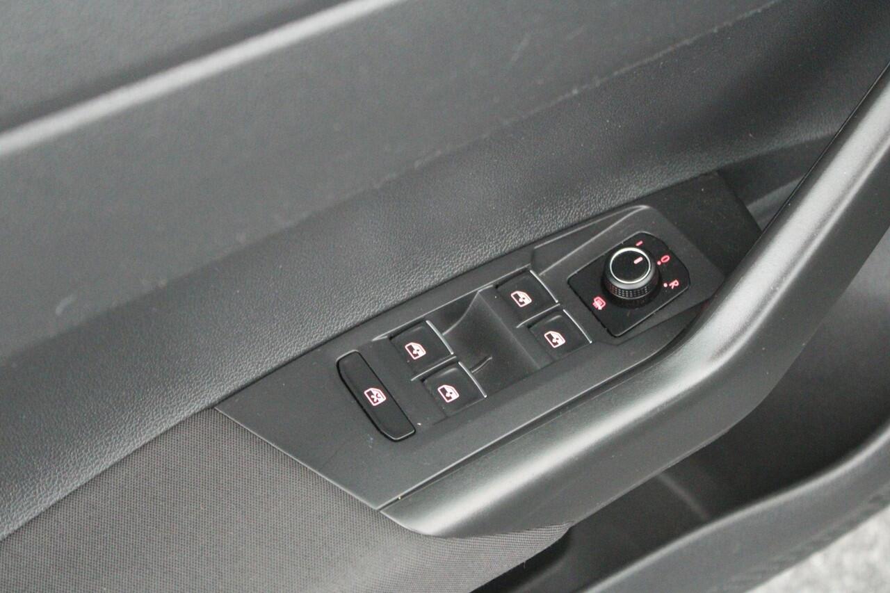 Volkswagen POLO 1.0 TSI 95pk DSG Comfortline Business Stoelverwarming Navigatie Climate Control