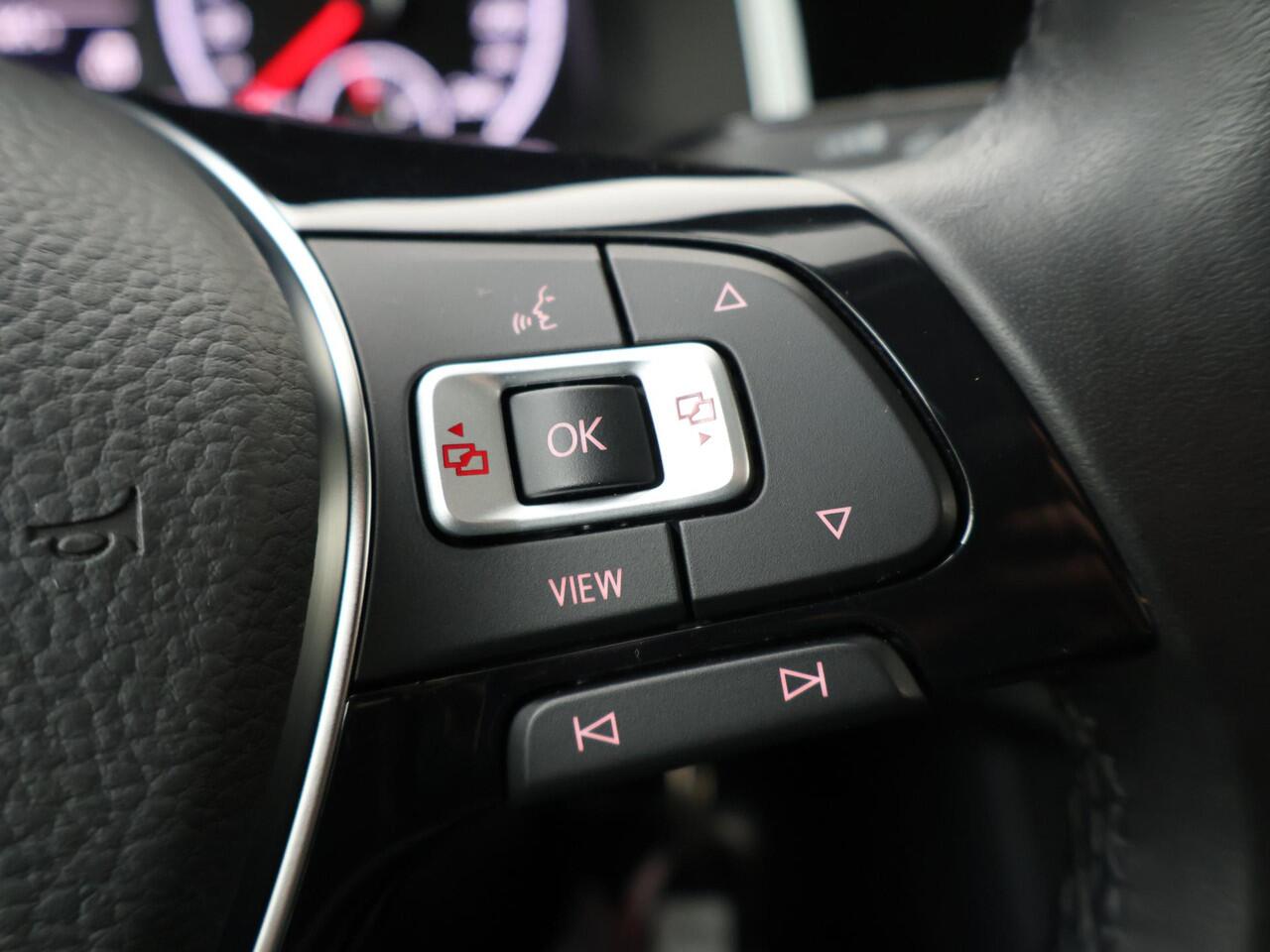 Volkswagen POLO 1.0 TSI Highline | Multifunctioneel stuurwiel | Cruise control | Spraakbediening | Inklapbare spiegels | Climate | Dab+ | Bluetooth | Navigatie | Apple Carplay - Androidauto | Parkeersensoren voor & achter | Automatische verlichting | Deurvergrendeling | 