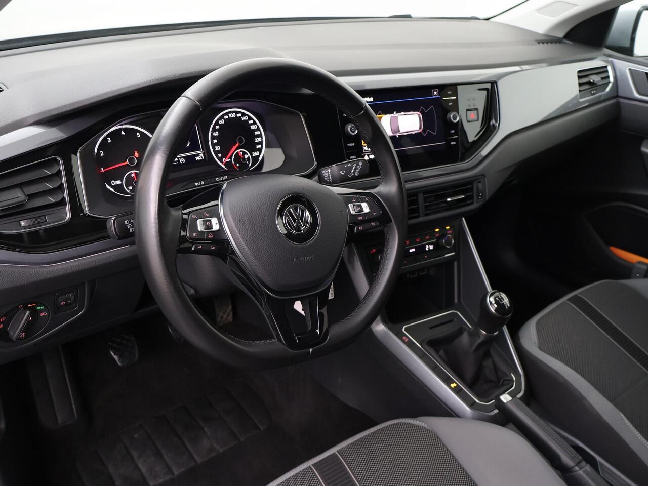 Volkswagen POLO 1.0 TSI Highline | Multifunctioneel stuurwiel | Cruise control | Spraakbediening | Inklapbare spiegels | Climate | Dab+ | Bluetooth | Navigatie | Apple Carplay - Androidauto | Parkeersensoren voor & achter | Automatische verlichting | Deurvergrendeling | 