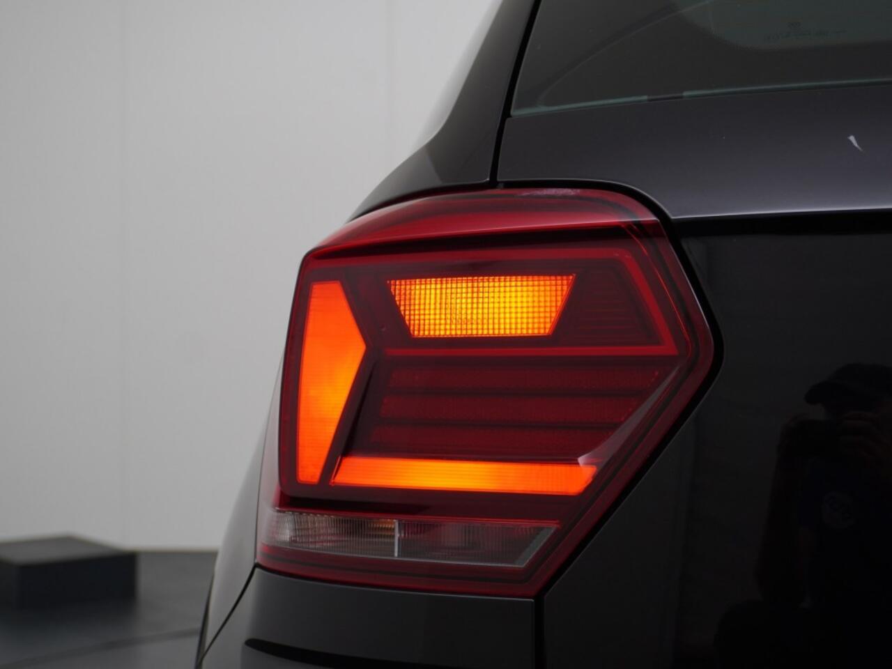 Volkswagen POLO comfort line ,nav,carplay