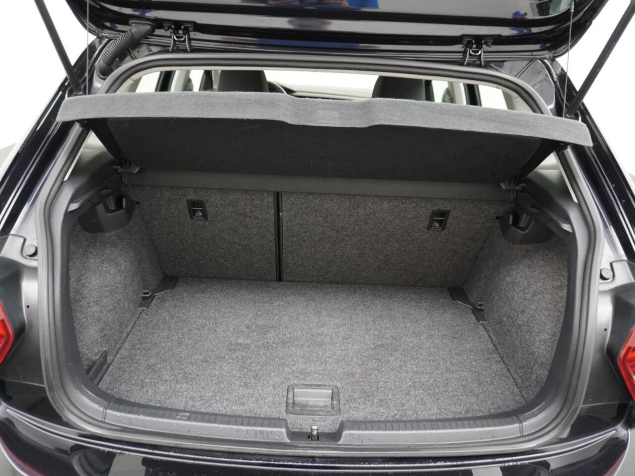 Volkswagen POLO comfort line ,nav,carplay