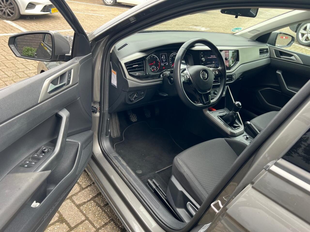 Volkswagen POLO 1.0 TSI COMF.L. BUS.