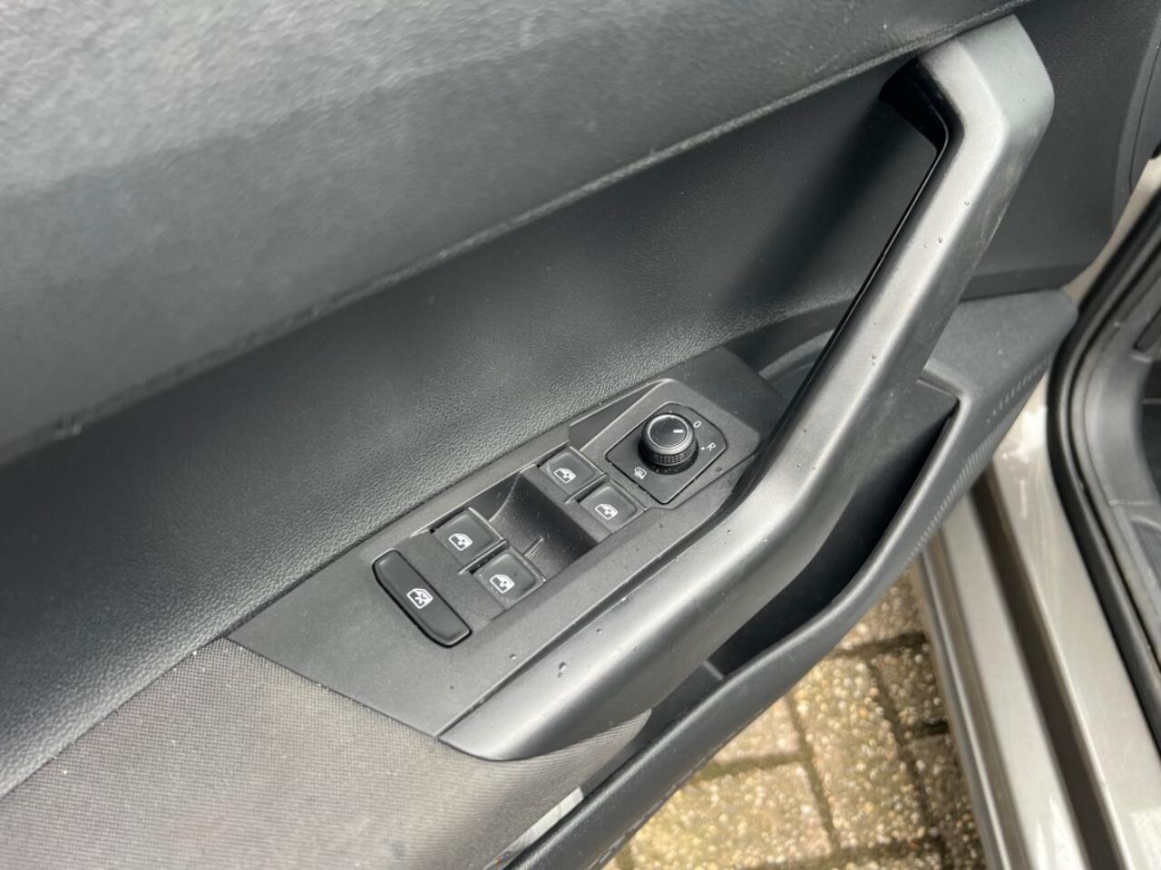 Volkswagen POLO 1.0 TSI COMF.L. BUS.