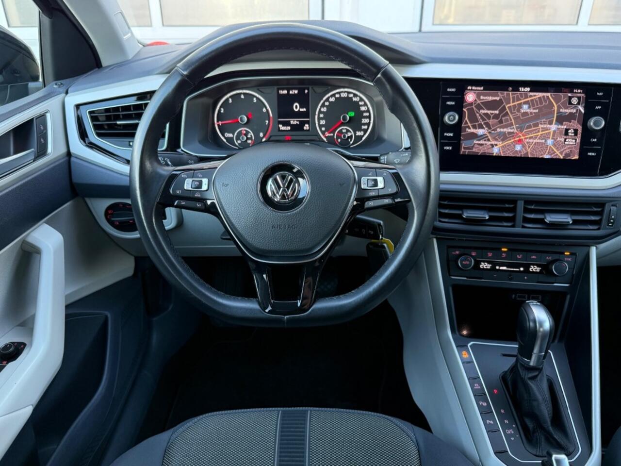 Volkswagen POLO 1.0 TSI 116PK Highline Aut. Navi Pdc Trekhaak Rijklaar!