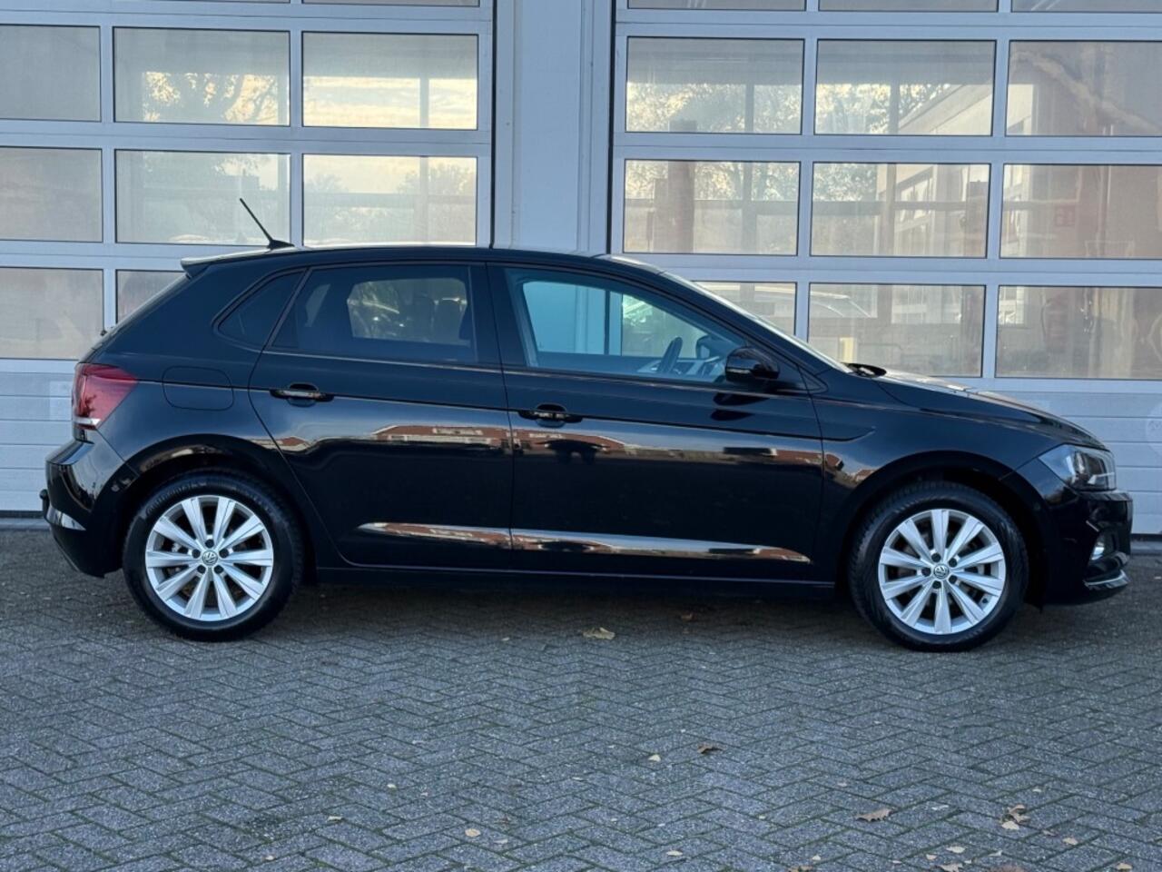 Volkswagen POLO 1.0 TSI 116PK Highline Aut. Navi Pdc Trekhaak Rijklaar!