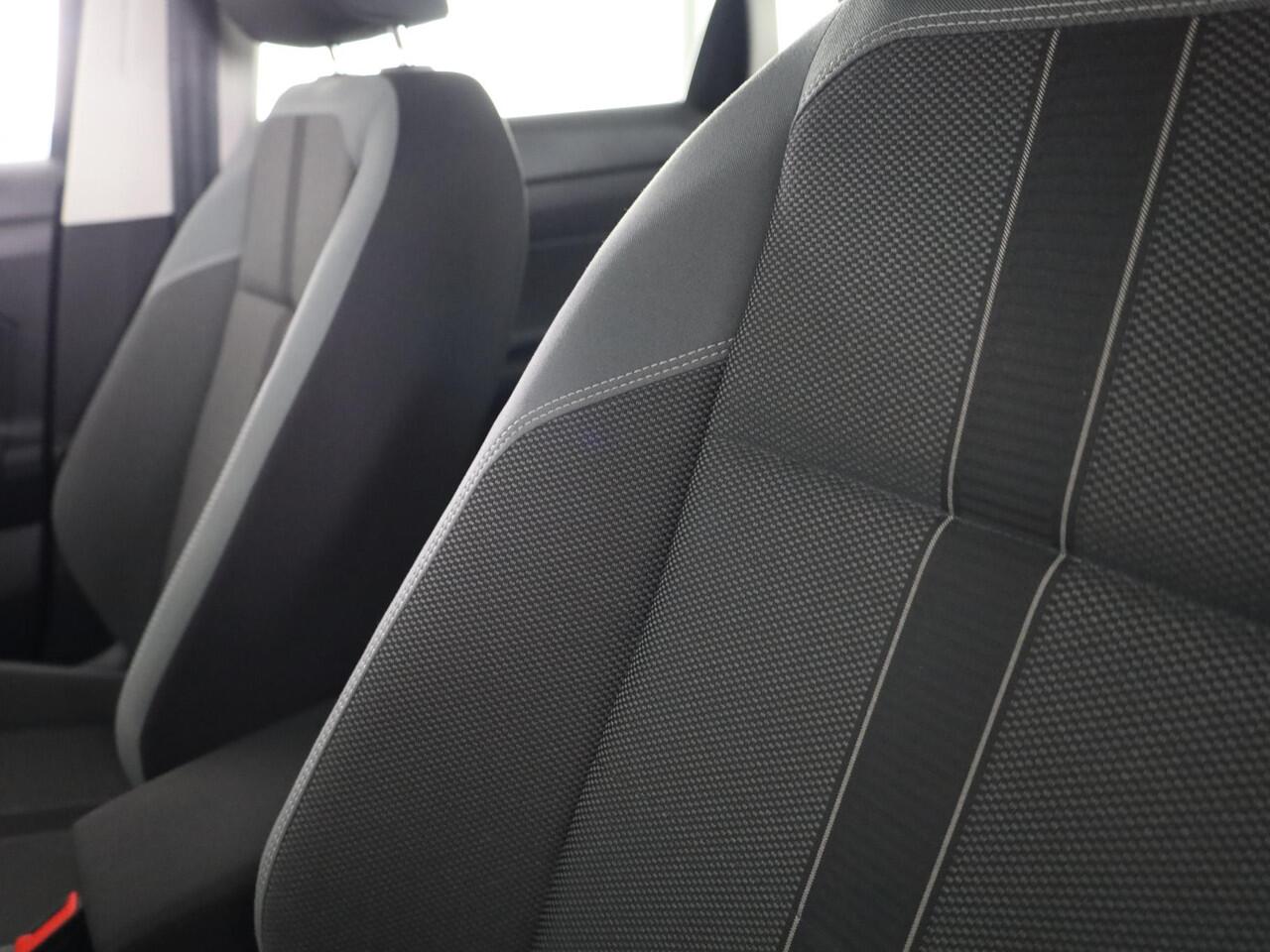 Volkswagen POLO 1.0 TSI Highline 95 pk | Navigatie | Parkeersensoren | Adaptieve cruise control | Apple Carplay/Android Auto |