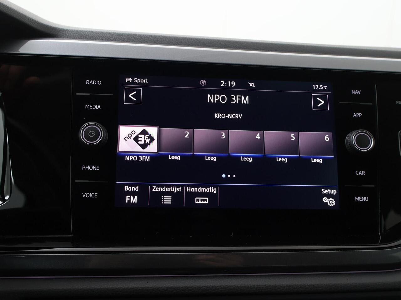 Volkswagen POLO 1.0 TSI Highline | 95 PK | Navigatiesysteem | Parkeersensoren | Adaptive cruise control |